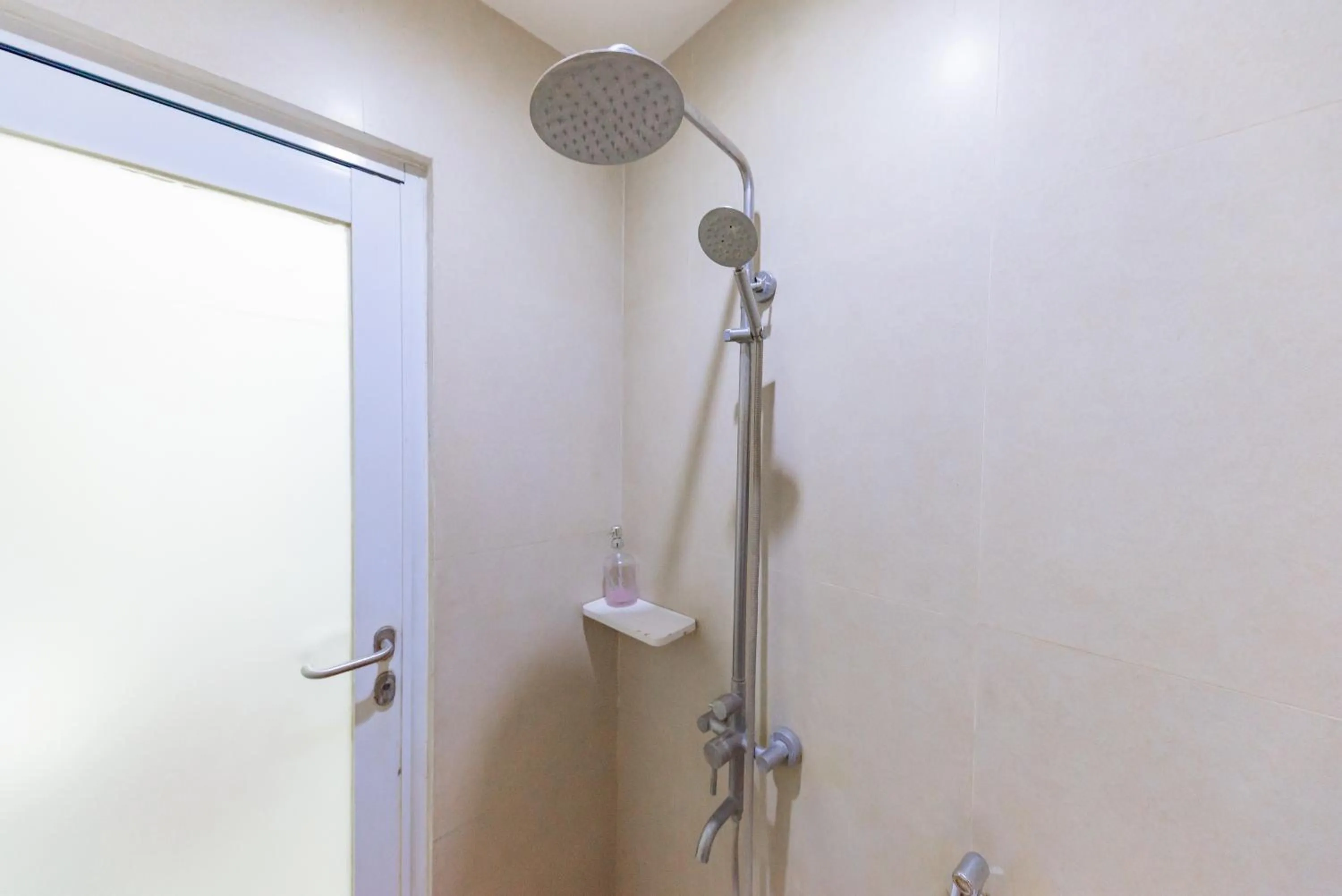 Bathroom in Sans Vibes Diemdi Kiaracondoong Bandung