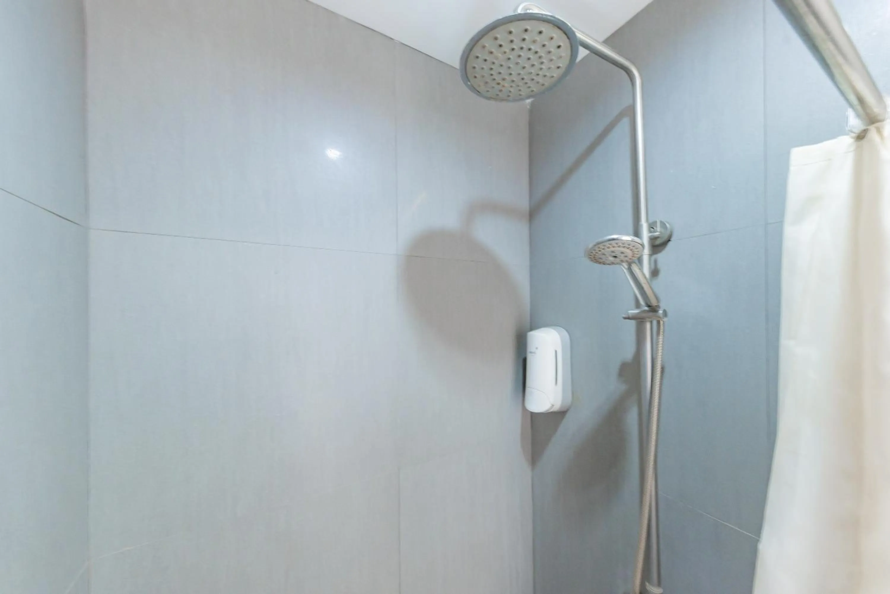 Bathroom in Sans Vibes Diemdi Kiaracondoong Bandung