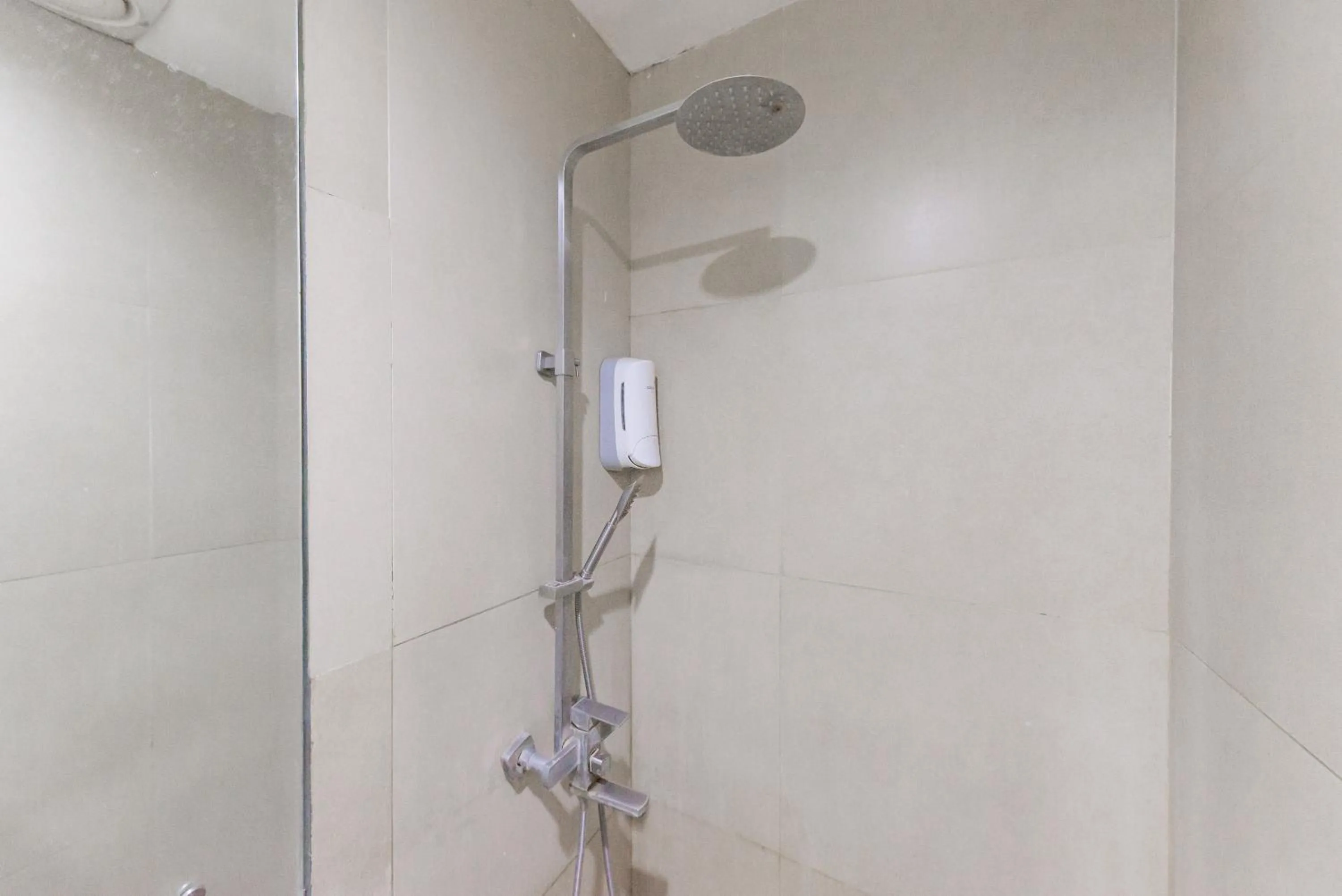 Bathroom in Sans Vibes Diemdi Kiaracondoong Bandung