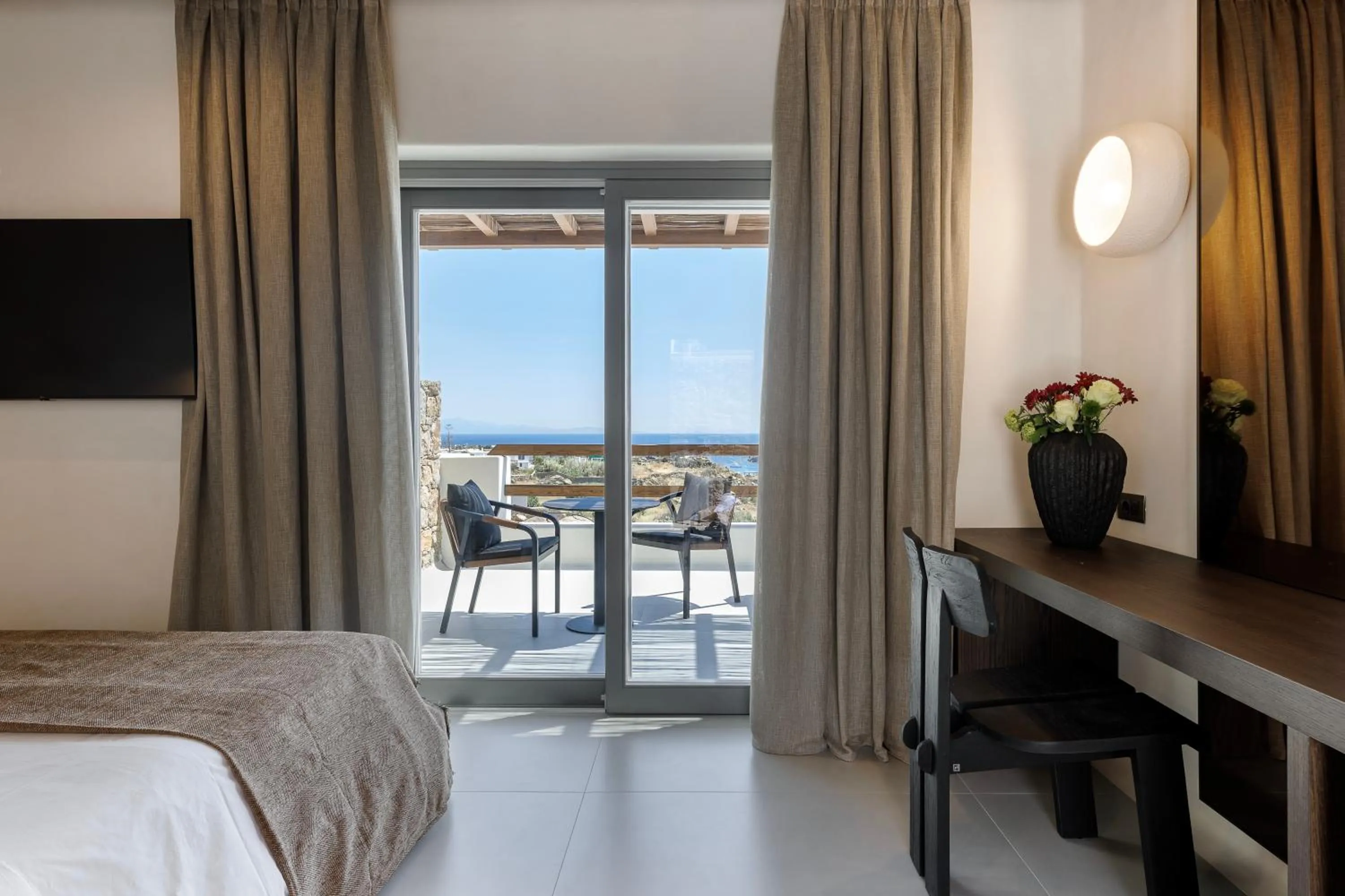 Bed in Maximus Mykonos