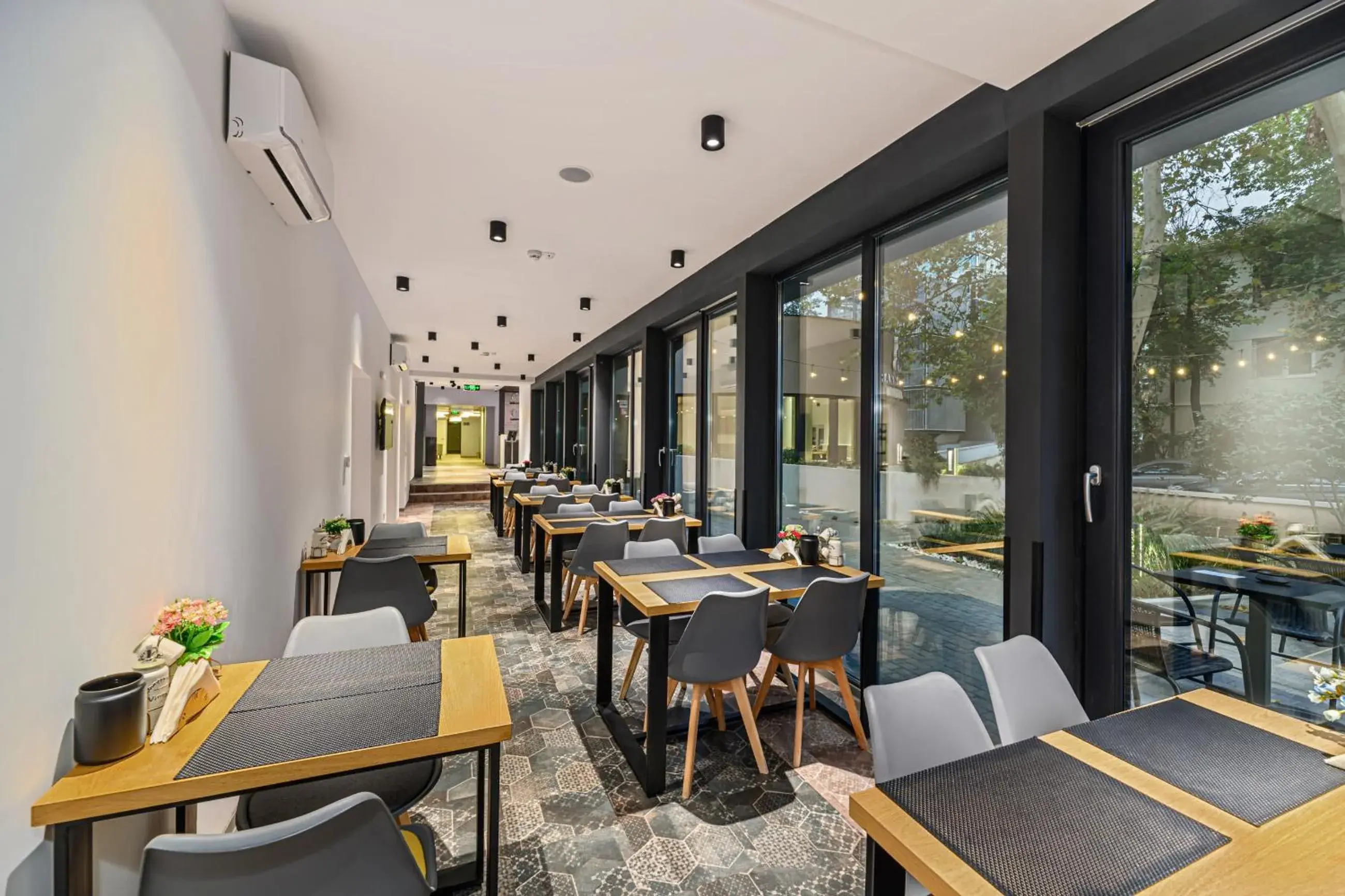 Restaurant/places to eat in Johann Strauss Hotel Restaurant/places to eat in Johann Strauss Hotel