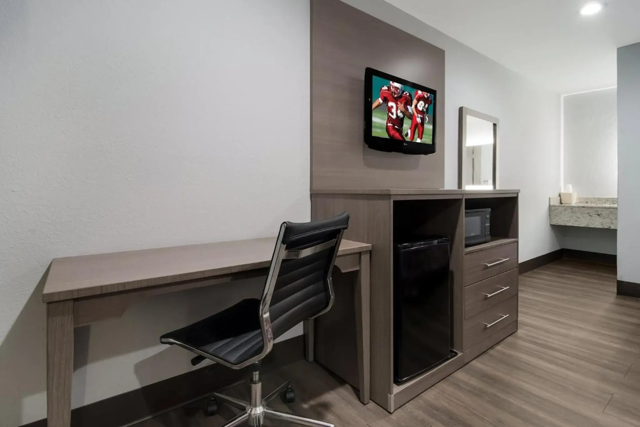 Photo of the whole room in Red Roof Inn Rocky Mount - Battleboro Photo of the whole room in Red Roof Inn Rocky Mount - Battleboro
