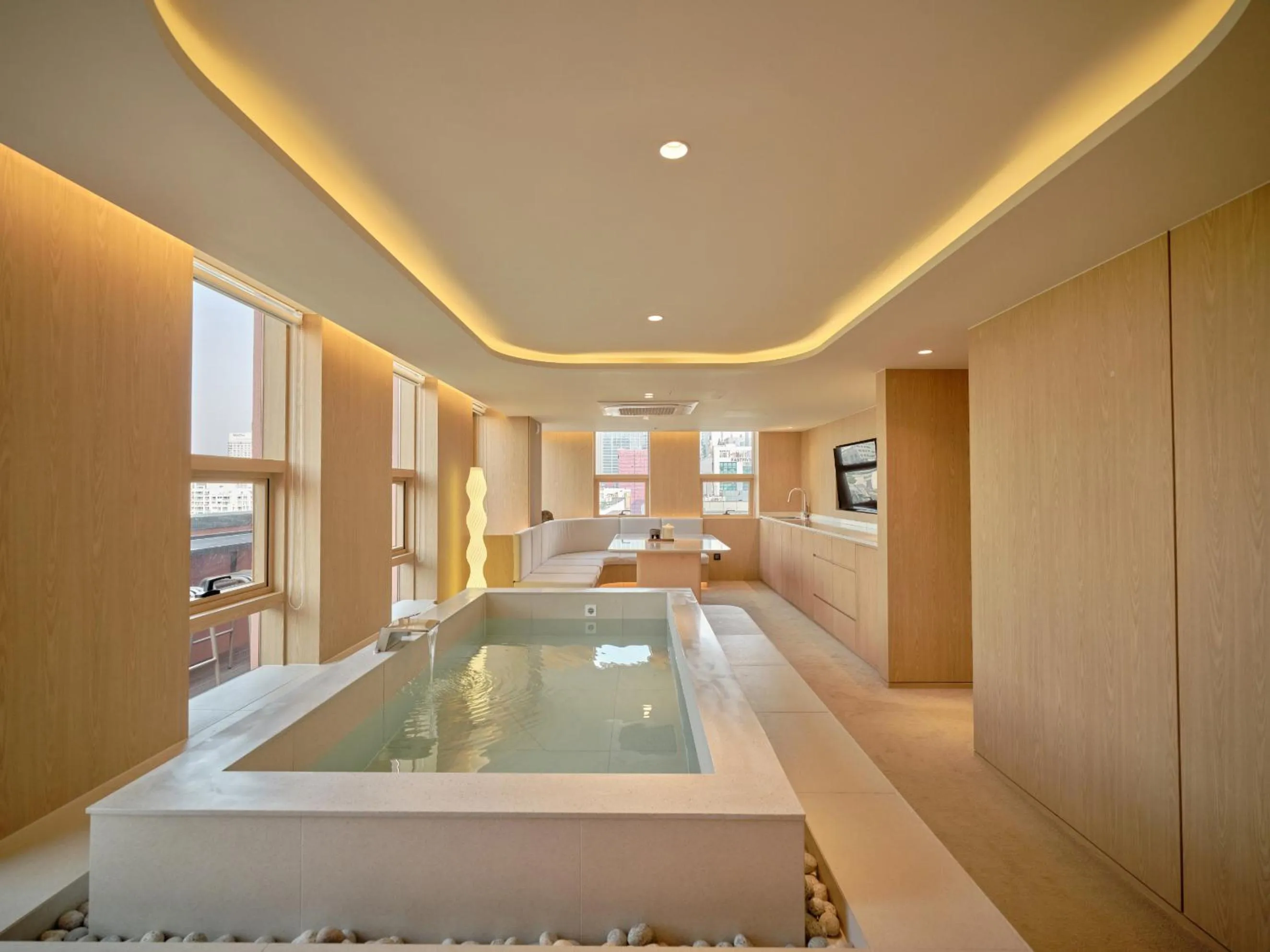 Hot Tub in UH Suite The Coex