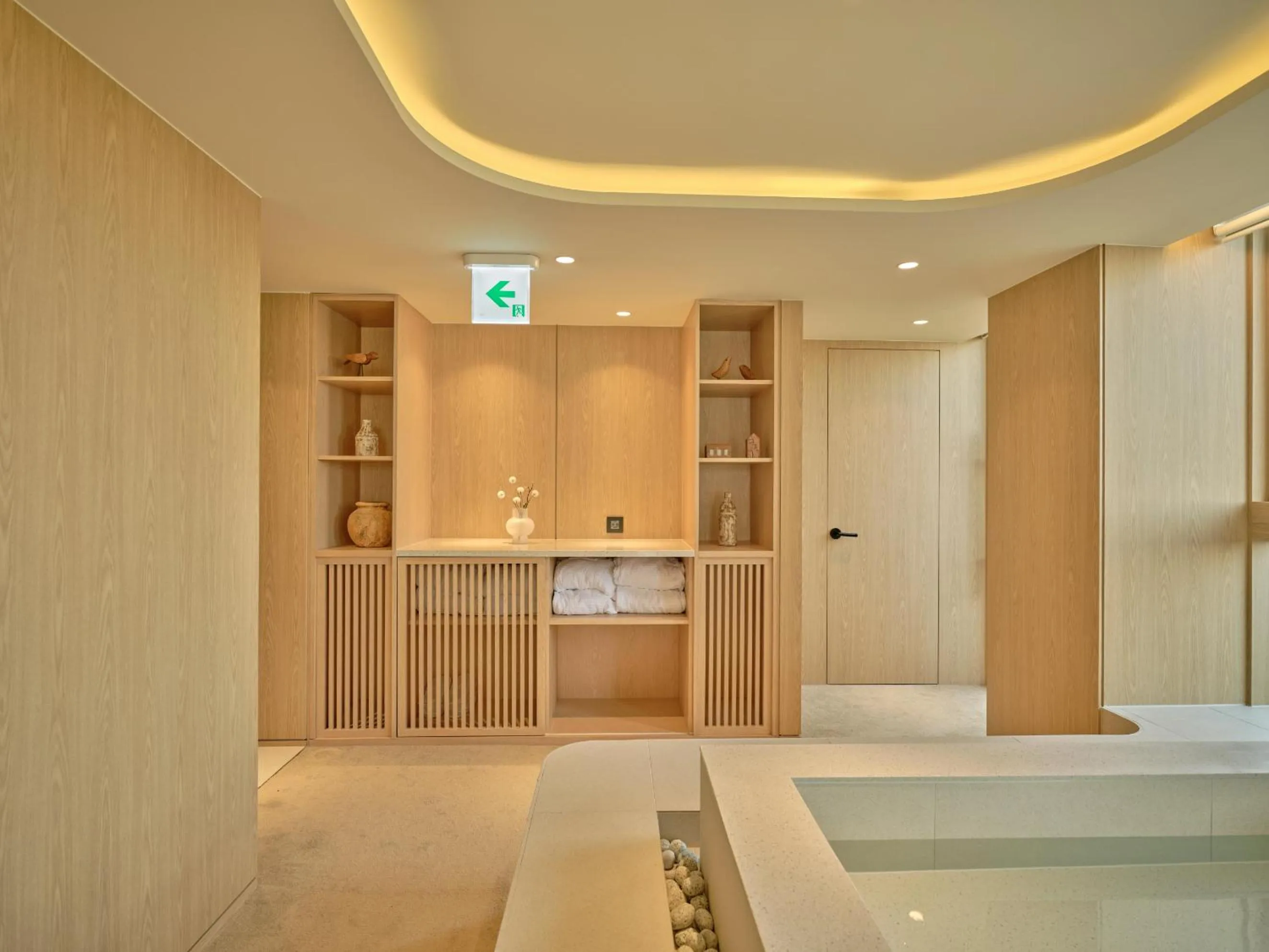 Photo of the whole room in UH Suite The Coex