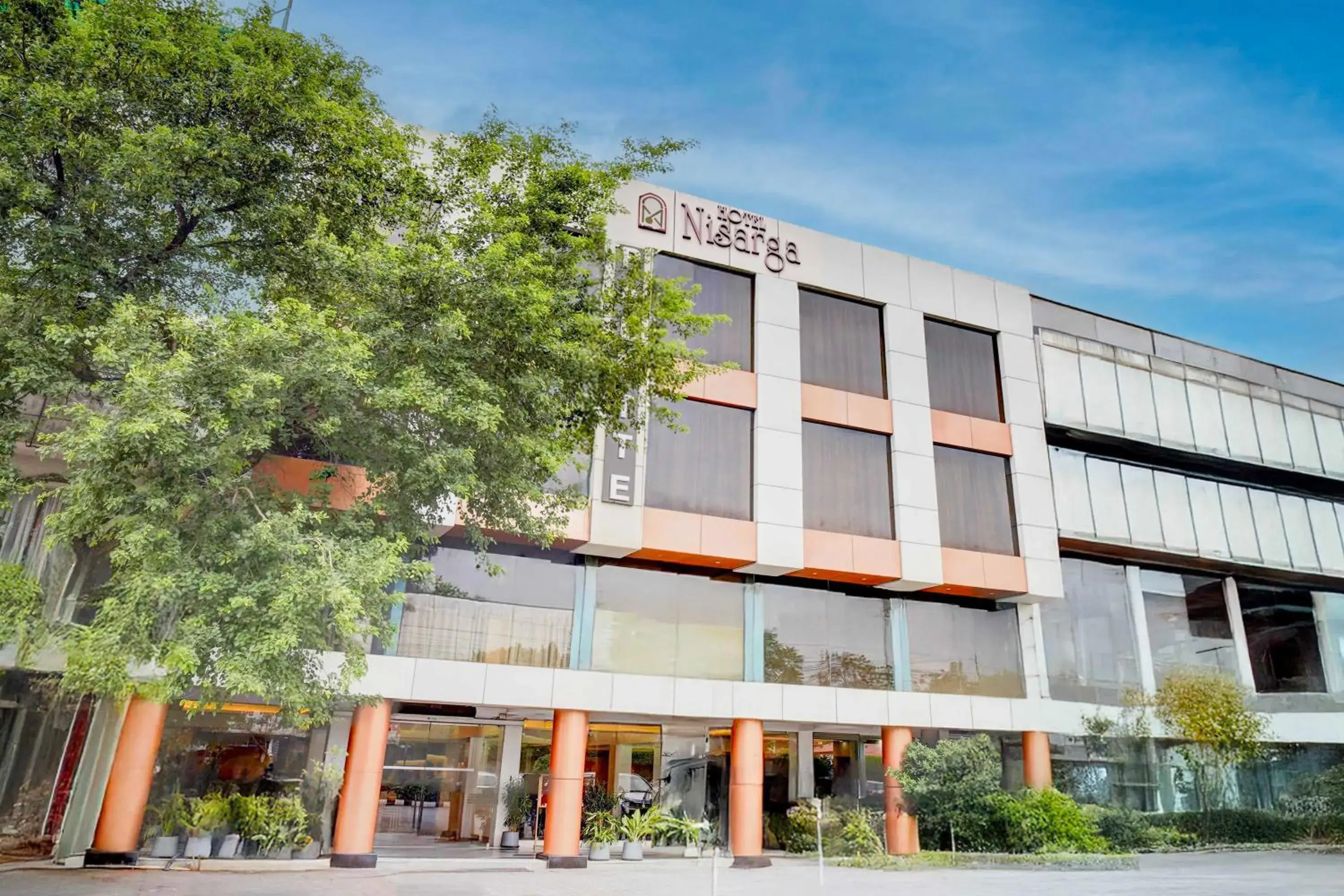 Facade/entrance in Palette Hotel Nisarga by CheckIn Bhopal Facade/entrance in Palette Hotel Nisarga by CheckIn Bhopal