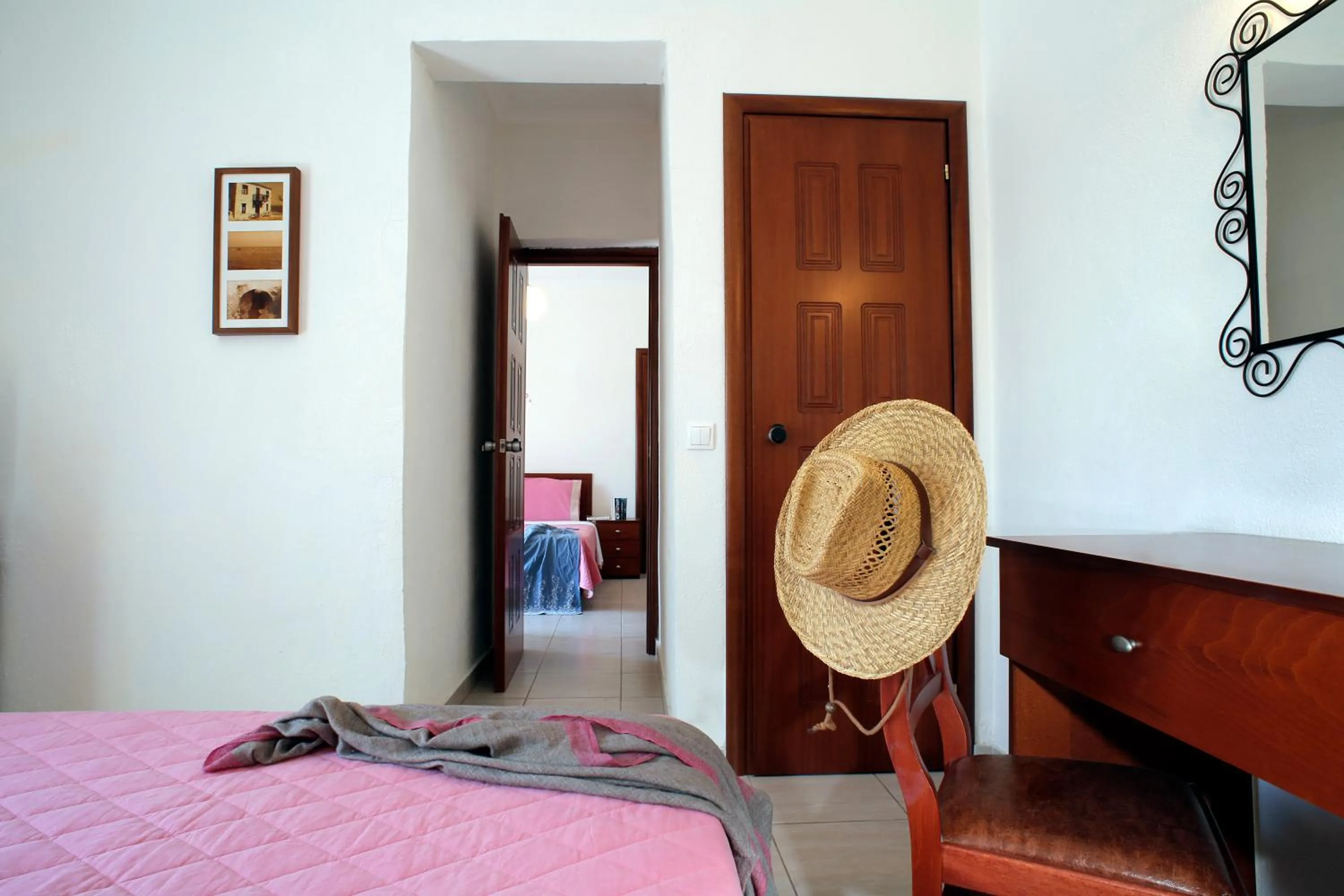 Photo of the whole room, Bed in Stratos Hotel