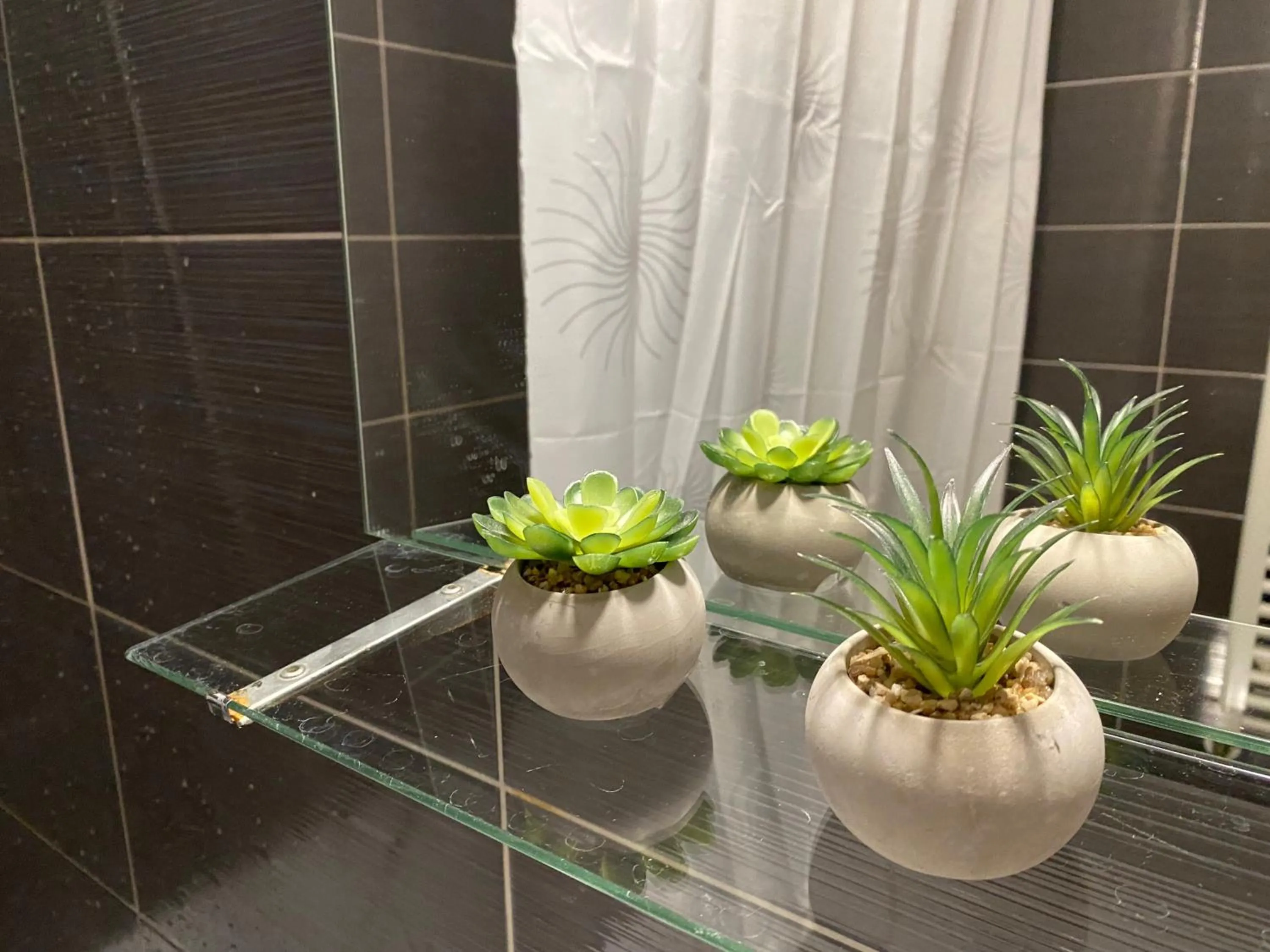 Sleep4-FreeP-MountainView-Balcony-PetFriendly