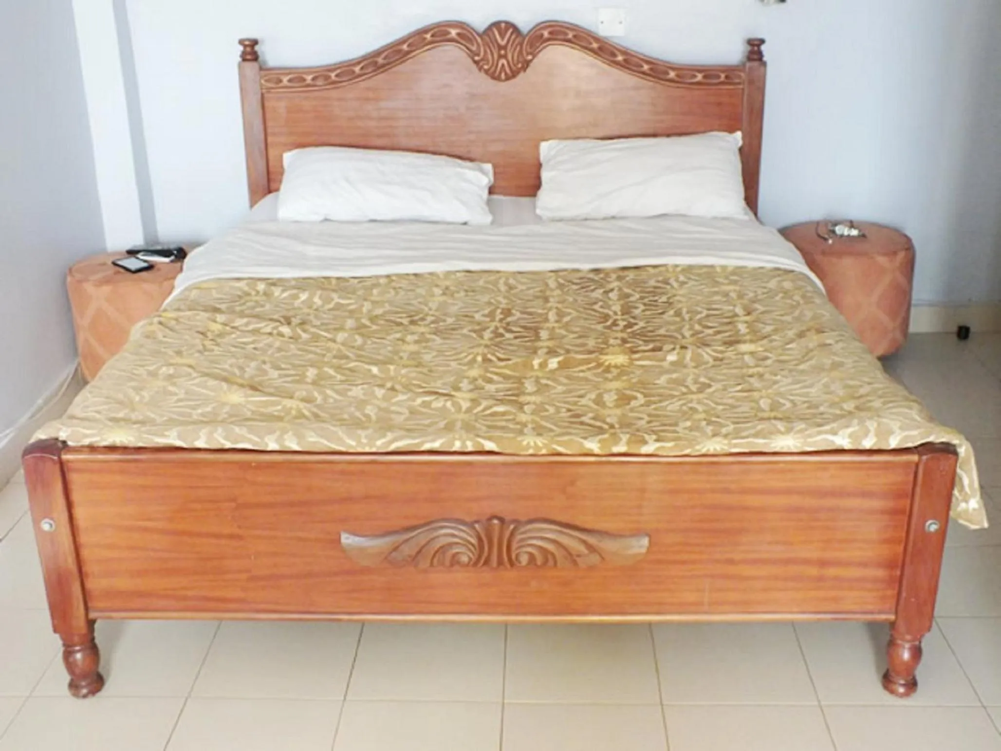 Bed in Silver Bells Hotel