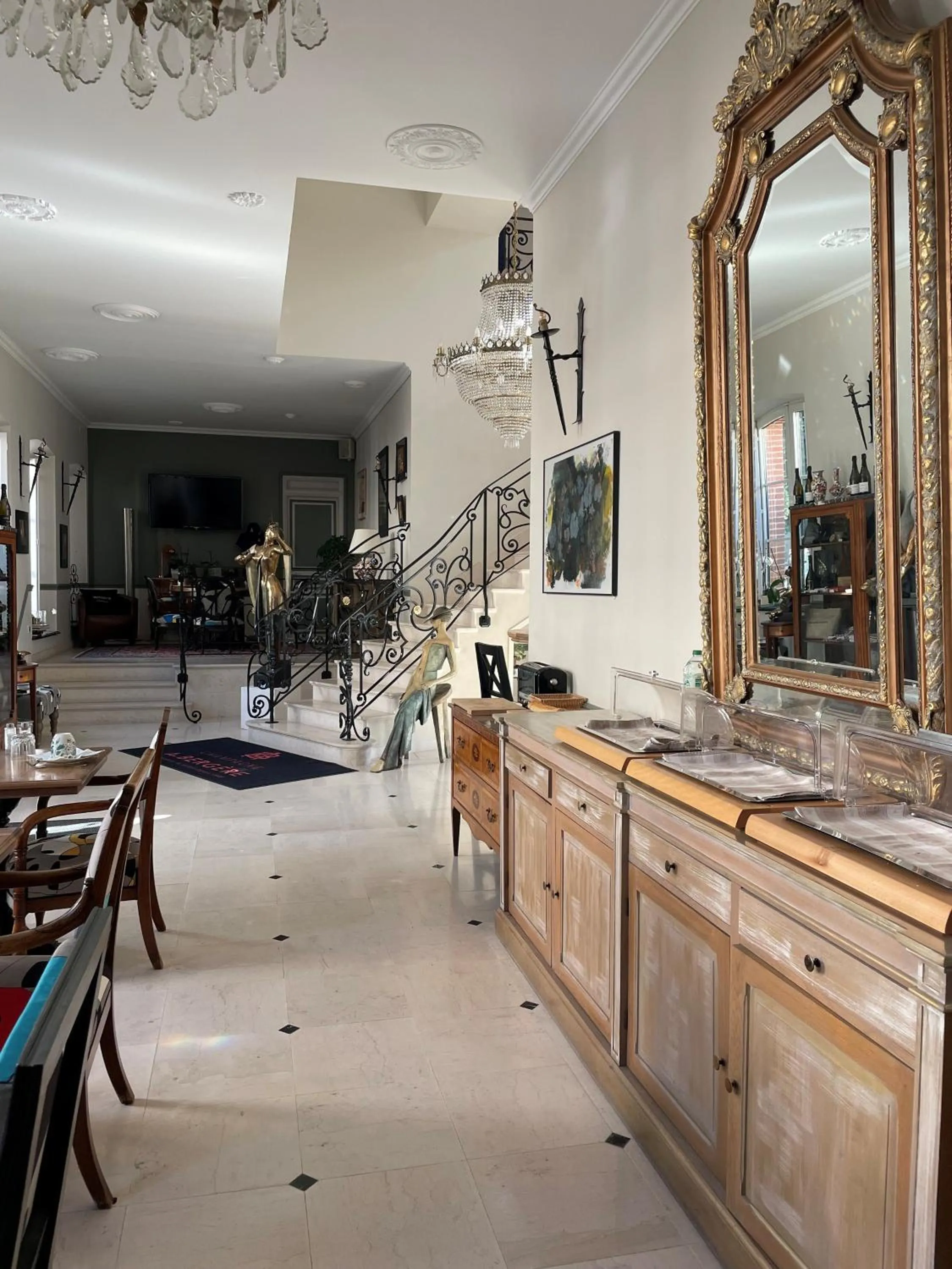 Property building in Champagne André Bergère & Suites