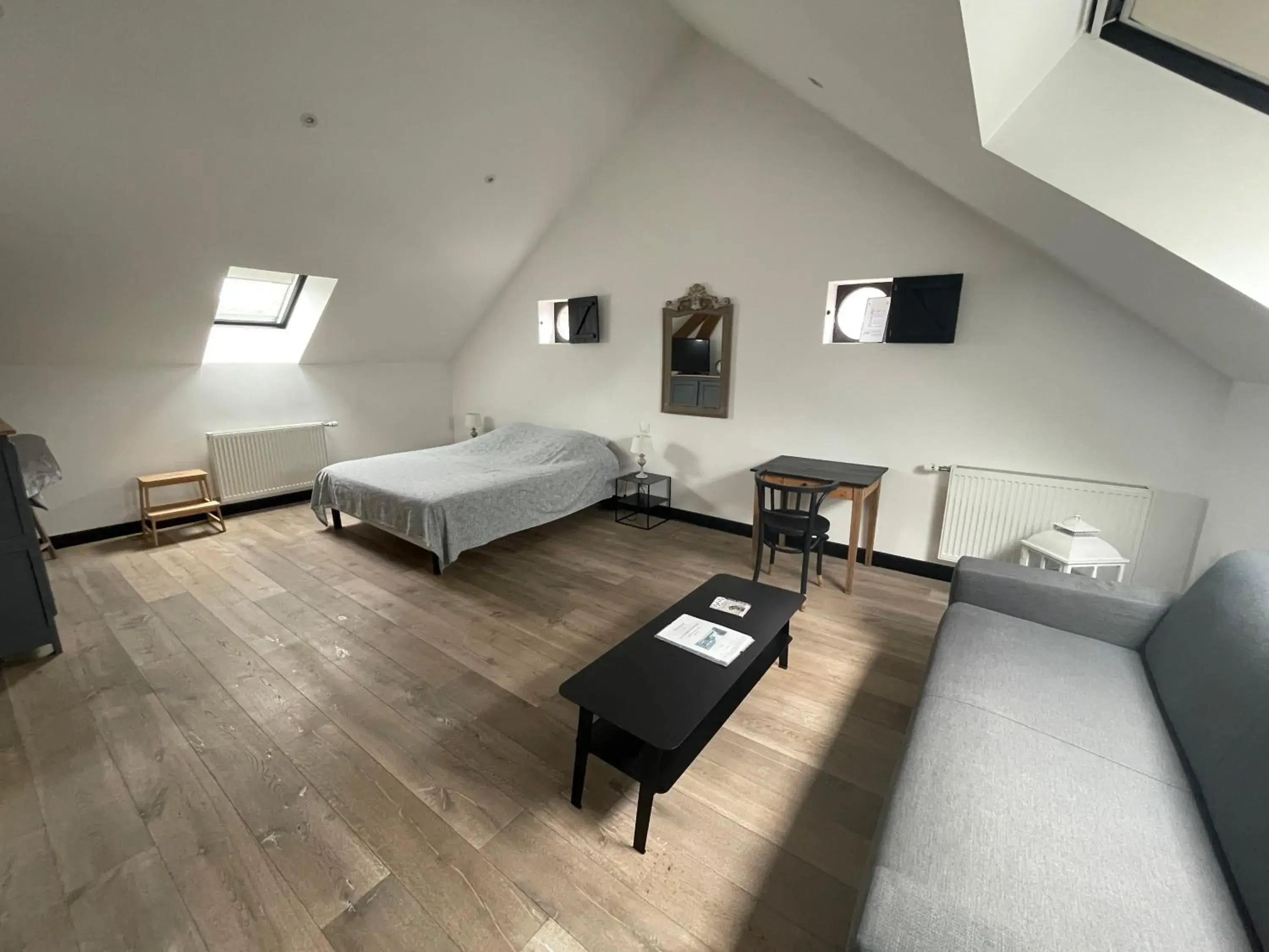 Photo of the whole room, Bed in La Grange De Salomé Photo of the whole room, Bed in La Grange De Salomé