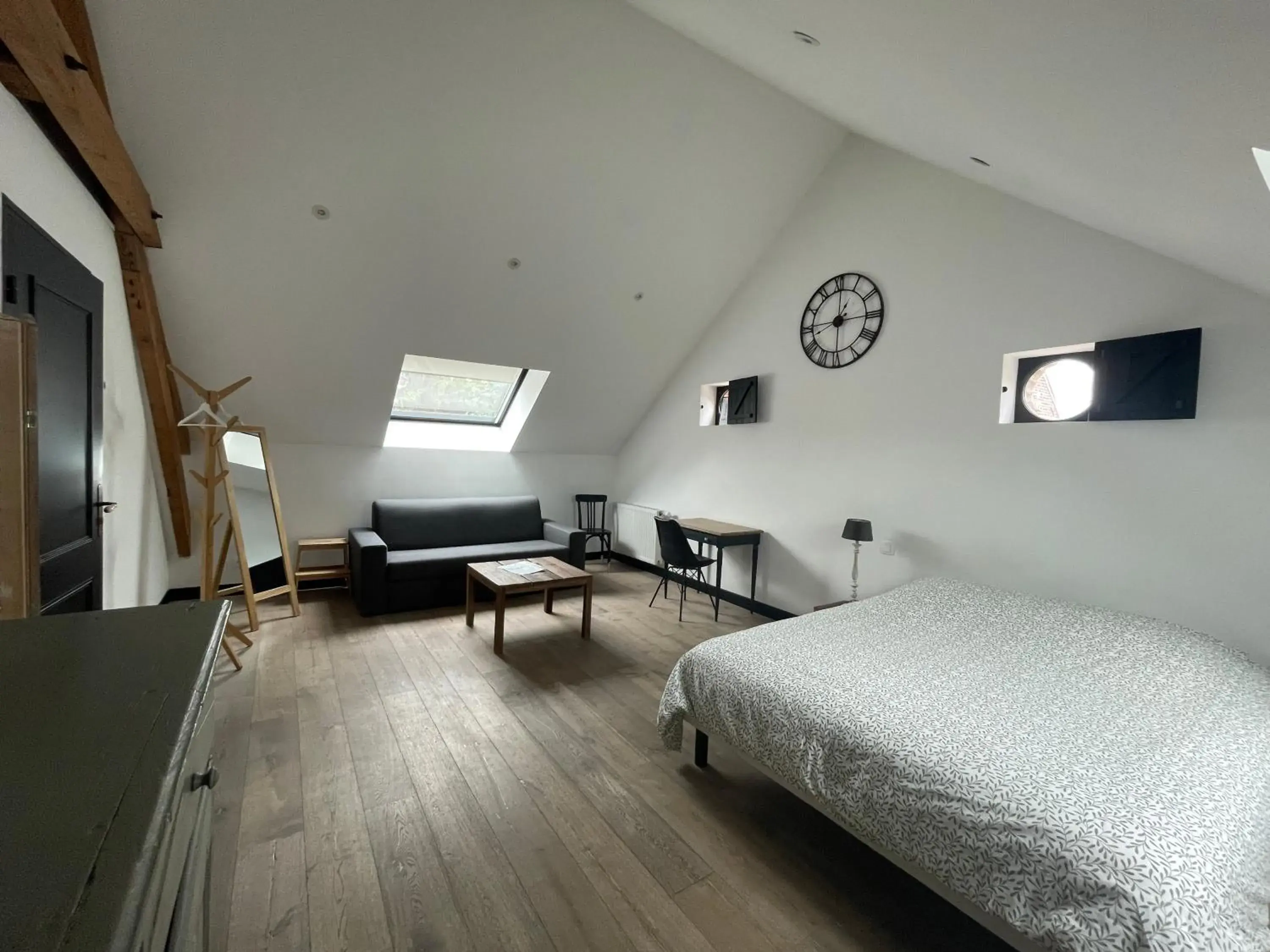 Photo of the whole room, Bed in La Grange De Salomé Photo of the whole room, Bed in La Grange De Salomé