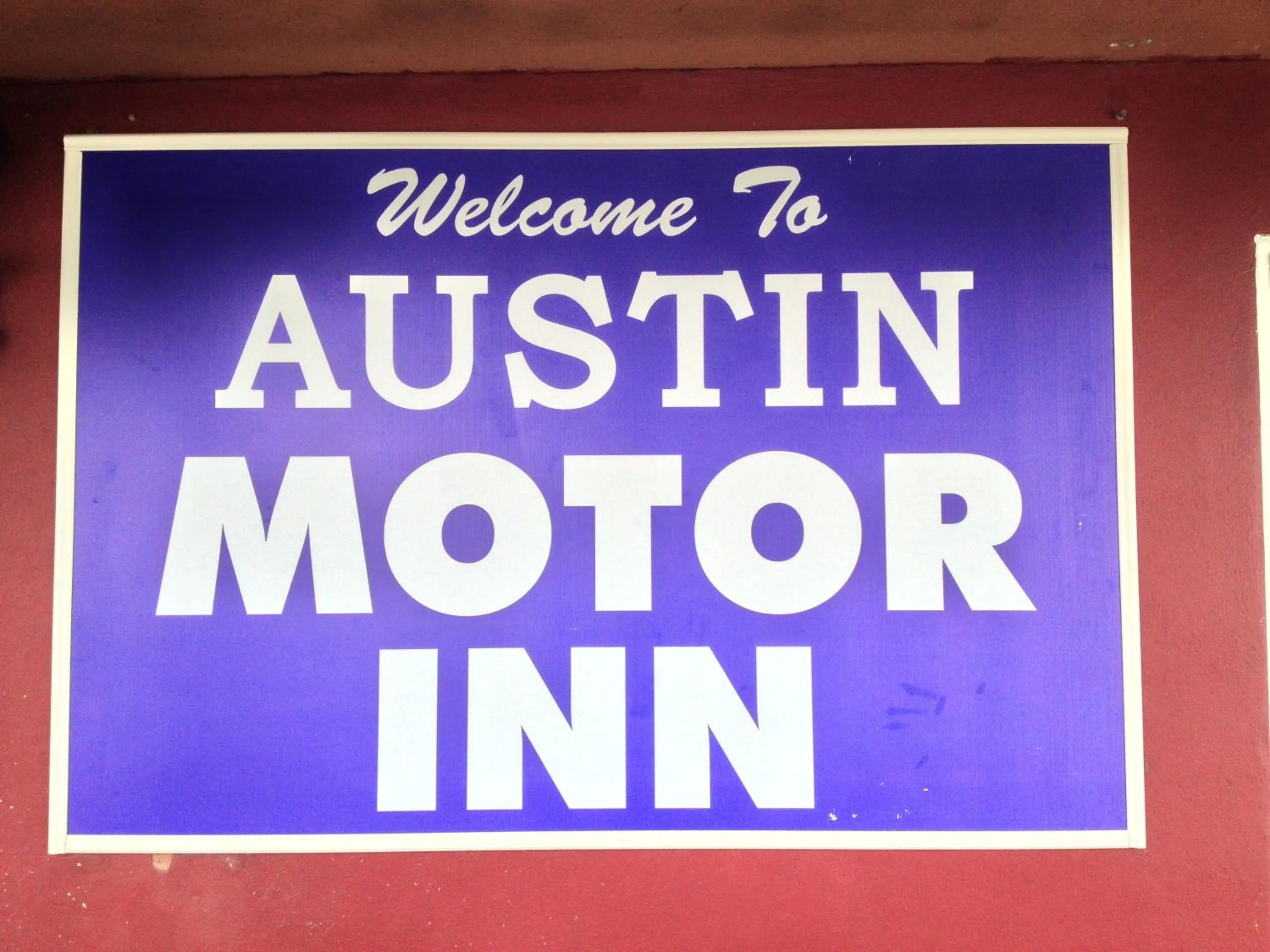 Facade/entrance in Austin Motor Inn