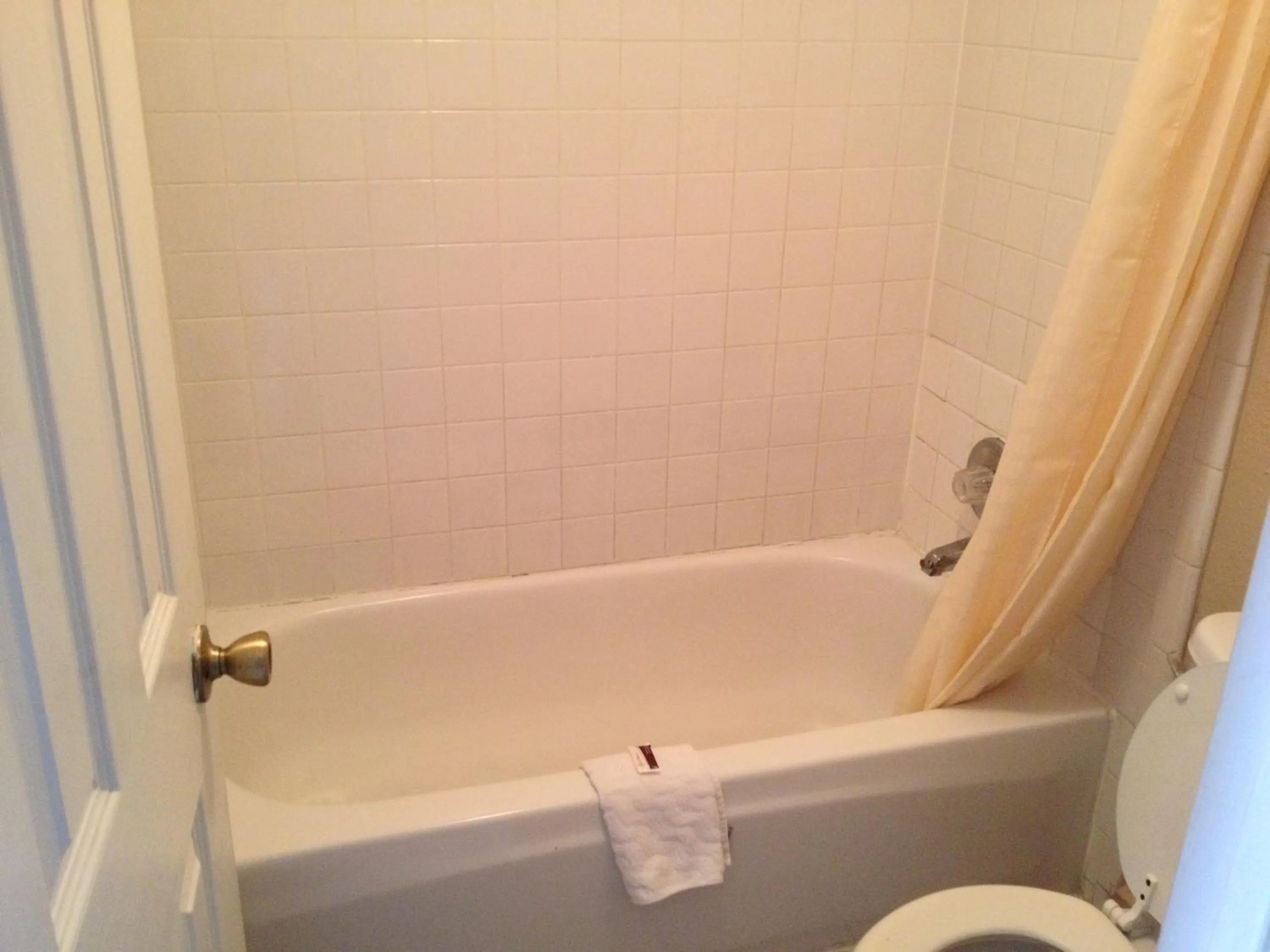 Bathroom in Austin Motor Inn