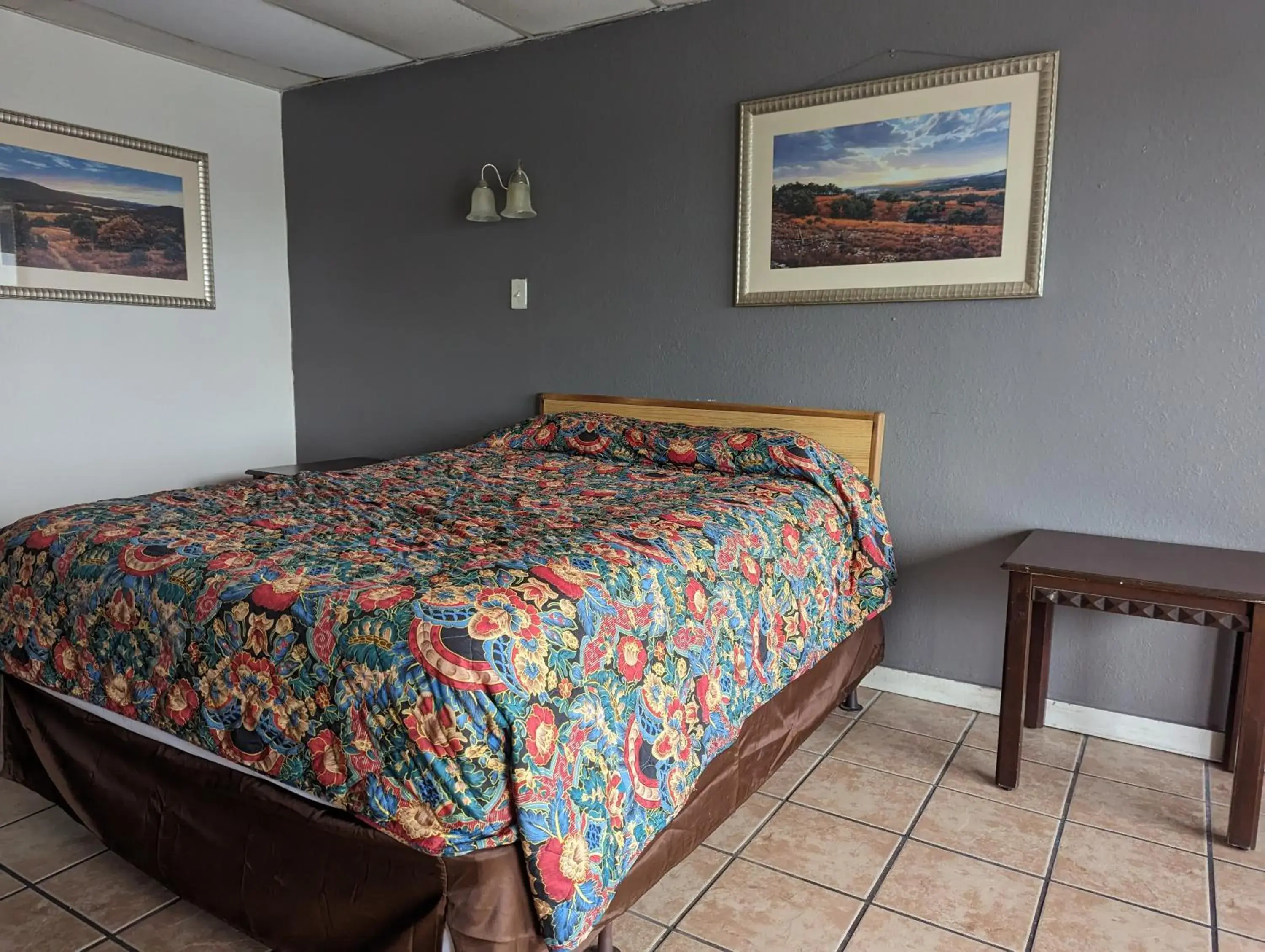 Queen Room - single occupancy - Smoking in Austin Motor Inn Queen Room - single occupancy - Smoking in Austin Motor Inn