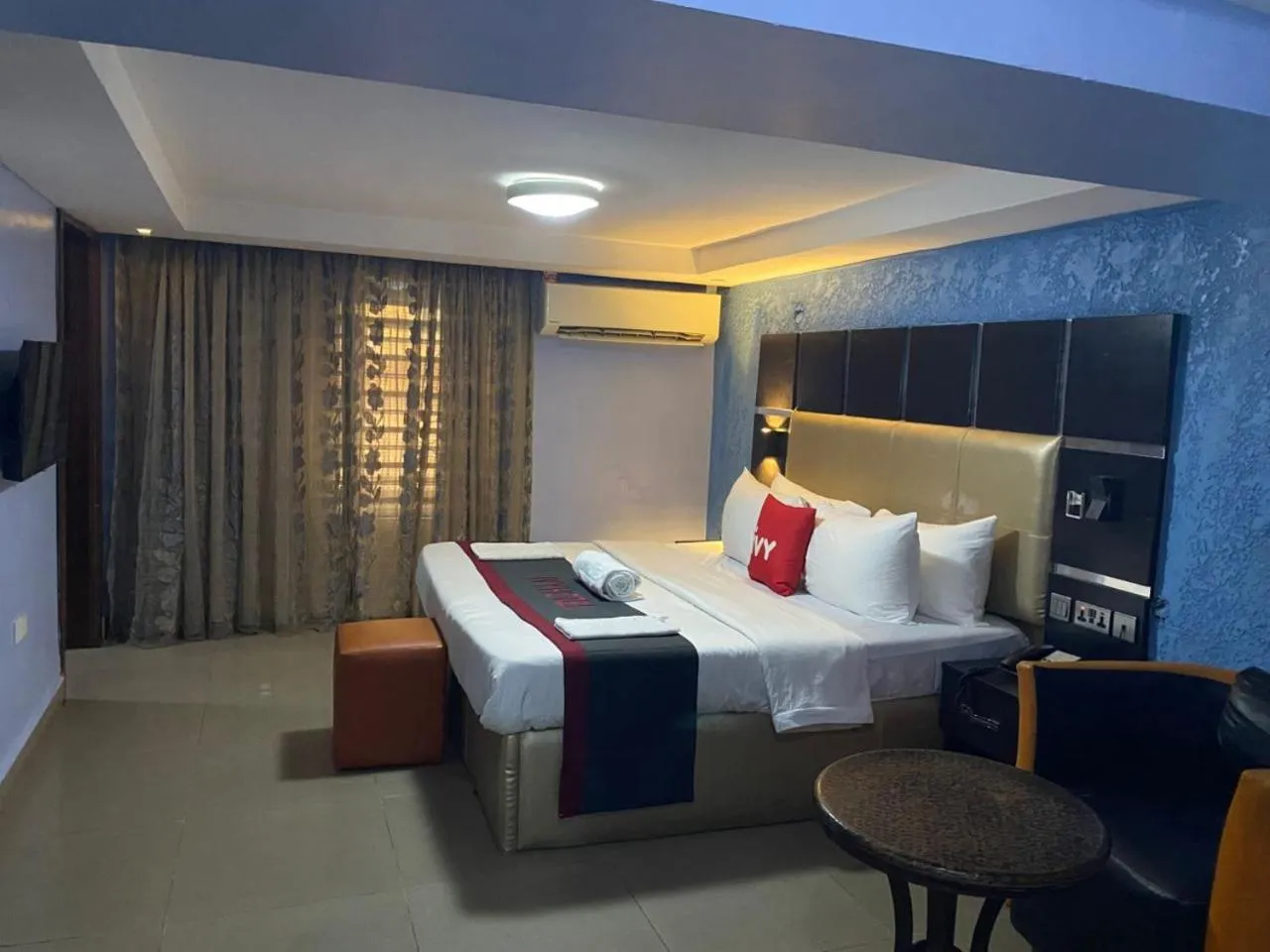 TV and multimedia, Bed in Aotel Hotels & Suites - Ojota