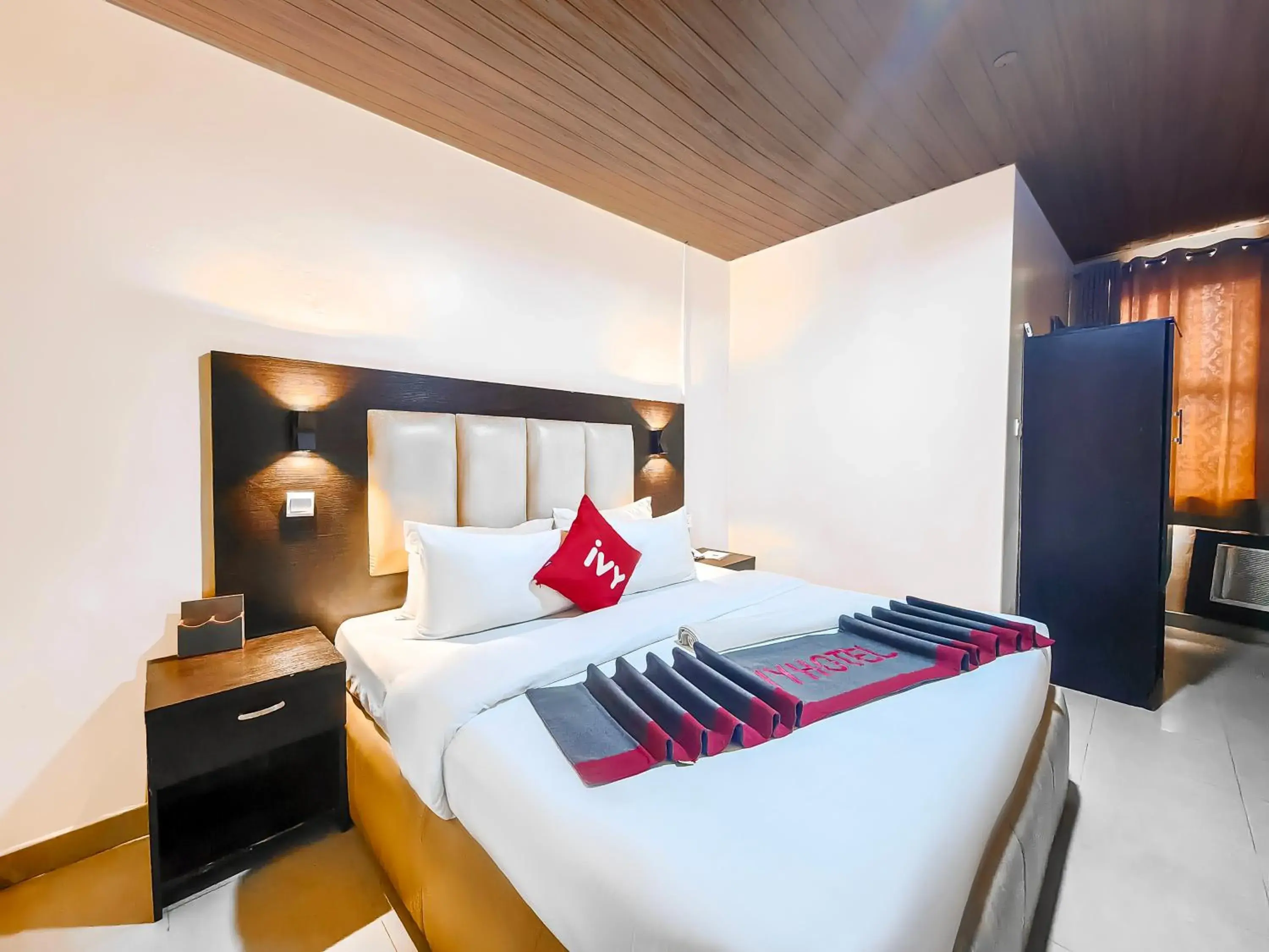 Standard King Room in Aotel Hotels & Suites - Ojota Standard King Room in Aotel Hotels & Suites - Ojota