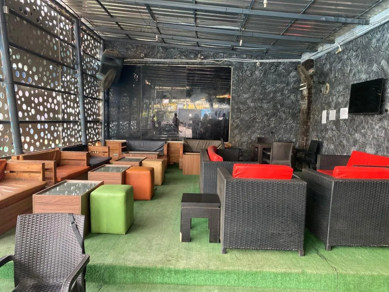 Restaurant/places to eat in Aotel Hotels & Suites - Ojota