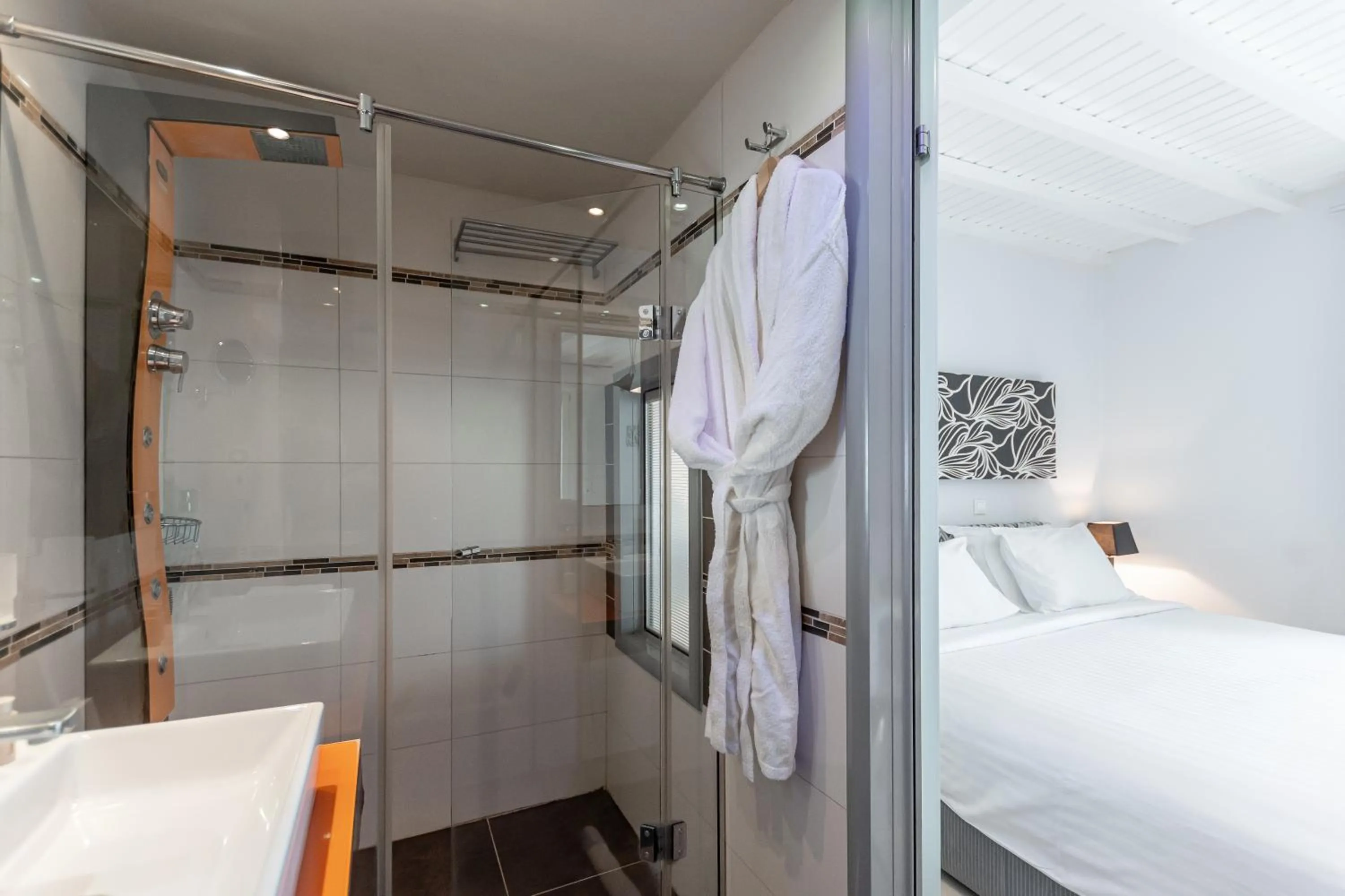 Shower in Galaxy Hotel Naxos