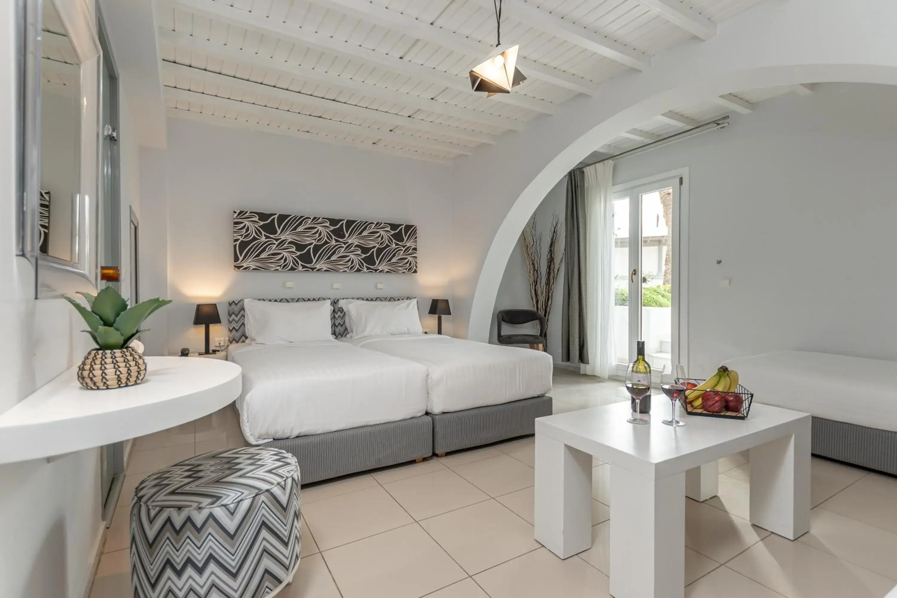 Quadruple Room with Garden View in Galaxy Hotel Naxos Quadruple Room with Garden View in Galaxy Hotel Naxos