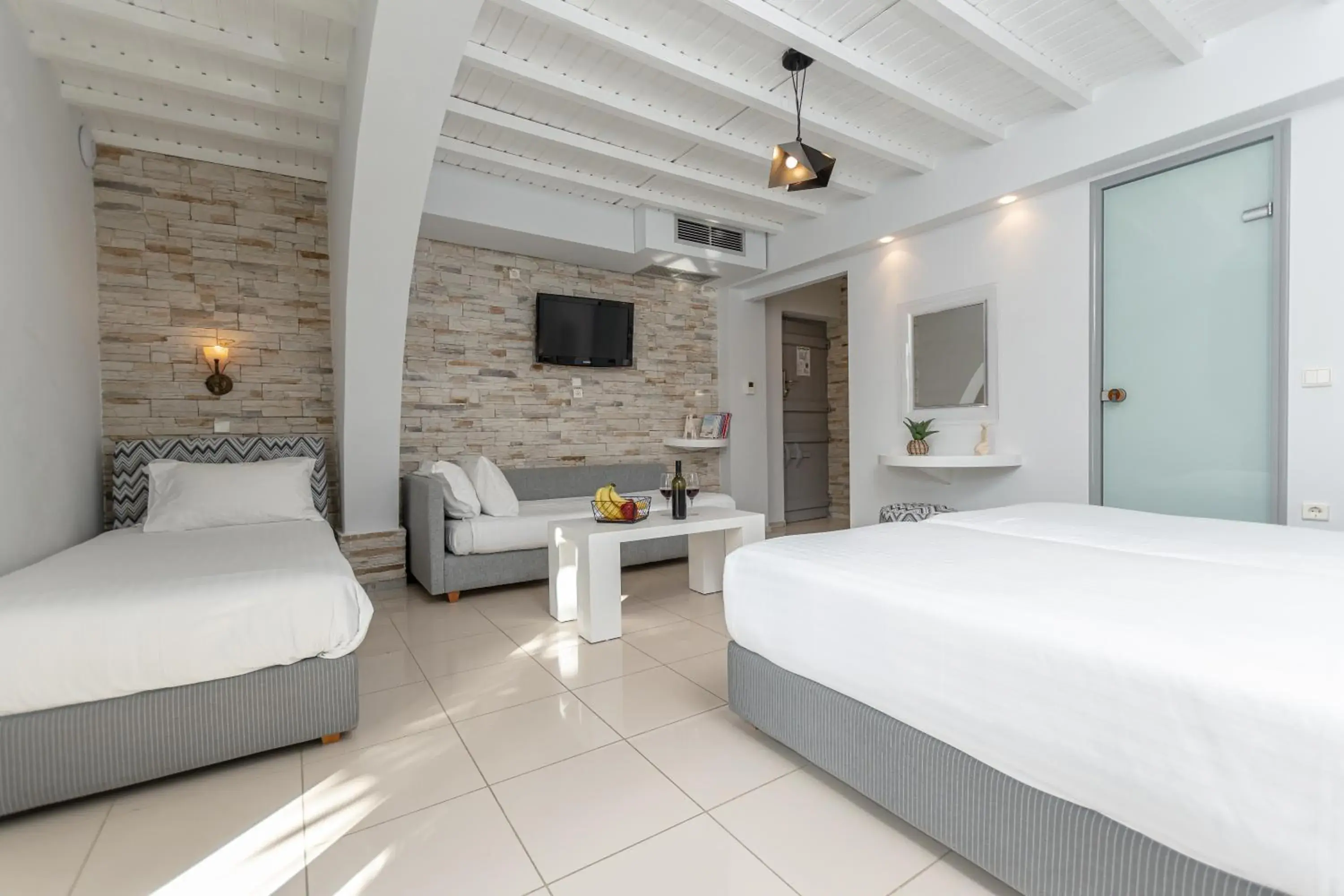 Quadruple Room with Garden View in Galaxy Hotel Naxos Quadruple Room with Garden View in Galaxy Hotel Naxos