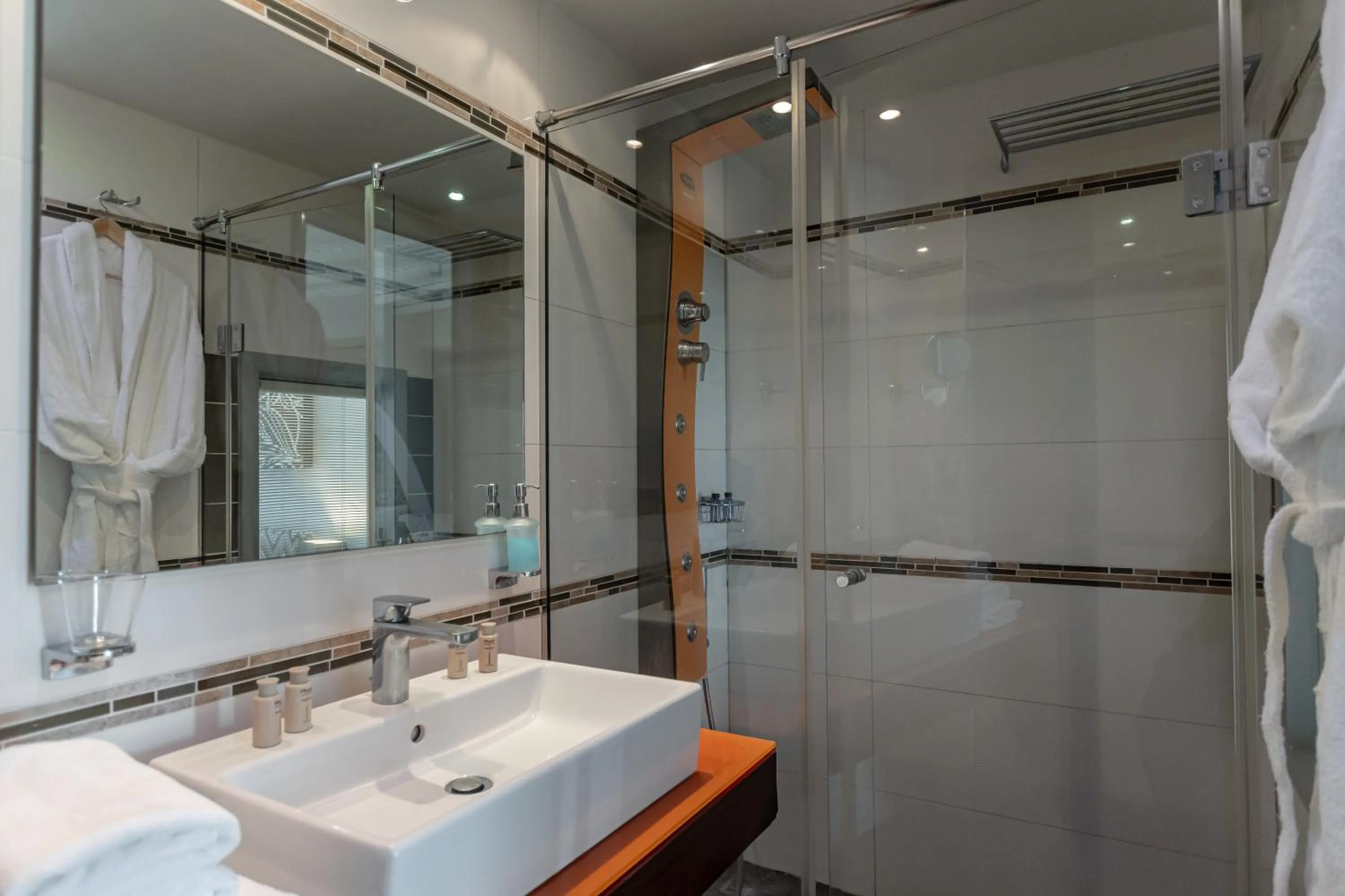 Shower in Galaxy Hotel Naxos