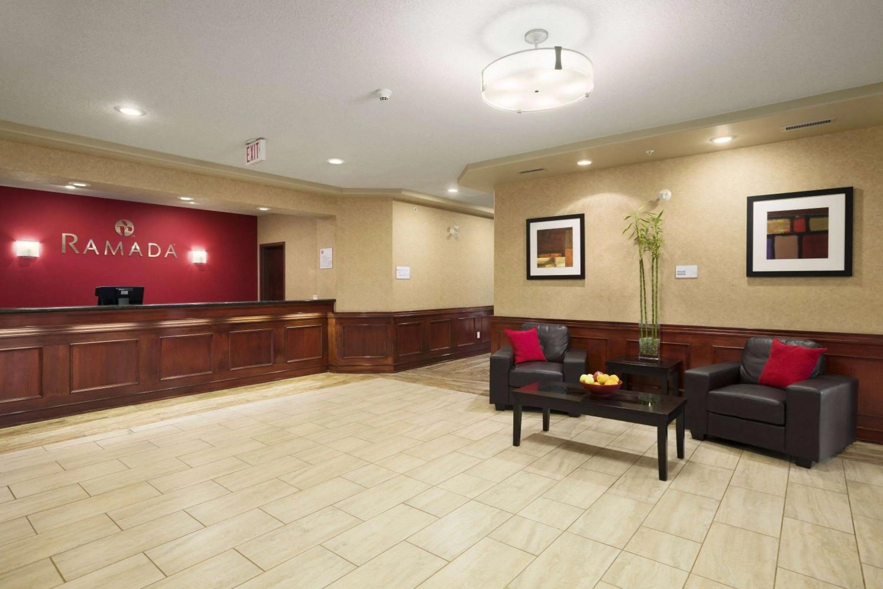 Lobby or reception in Ramada by Wyndham Edson