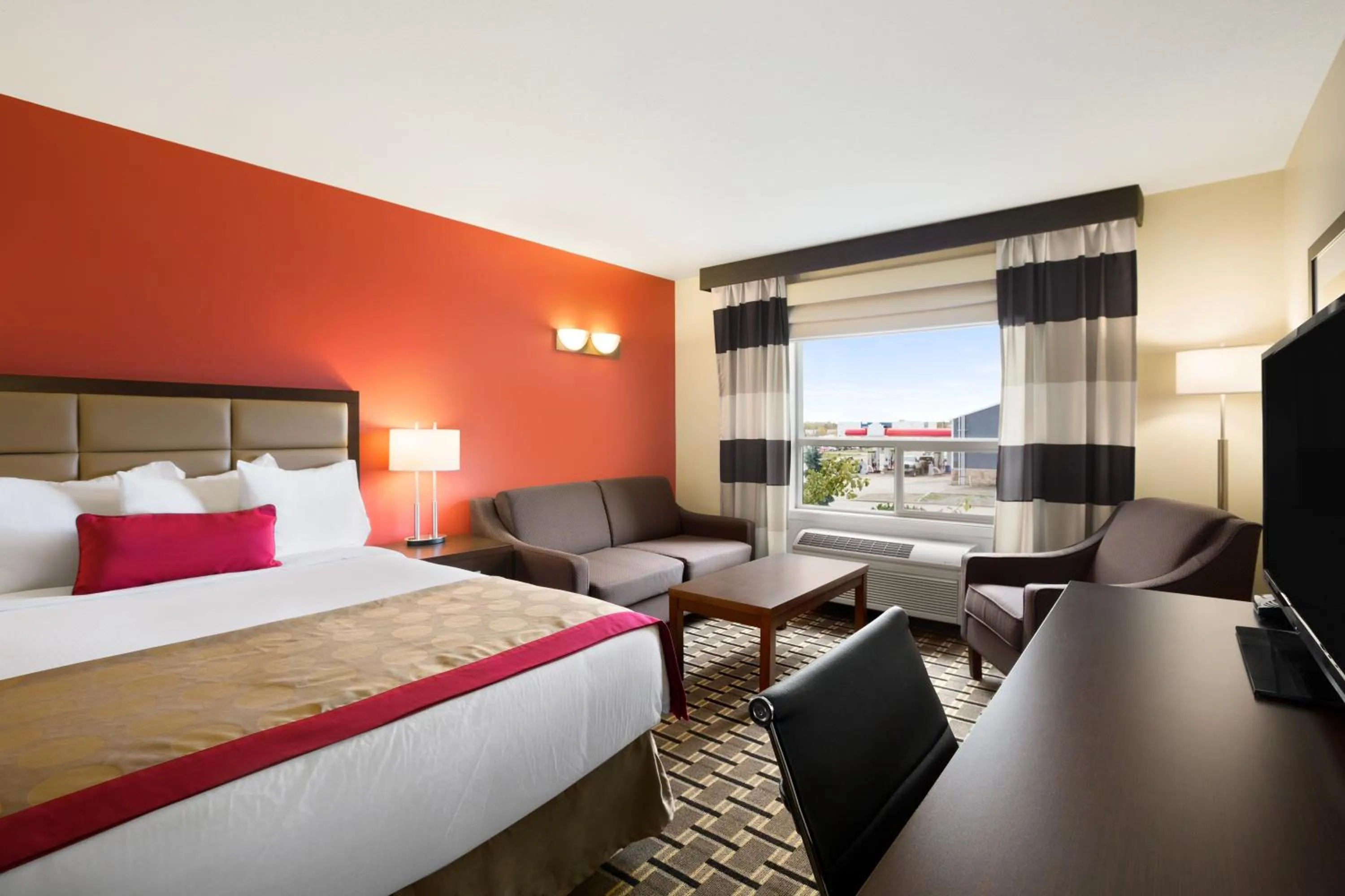 Photo of the whole room, Bed in Ramada by Wyndham Edson