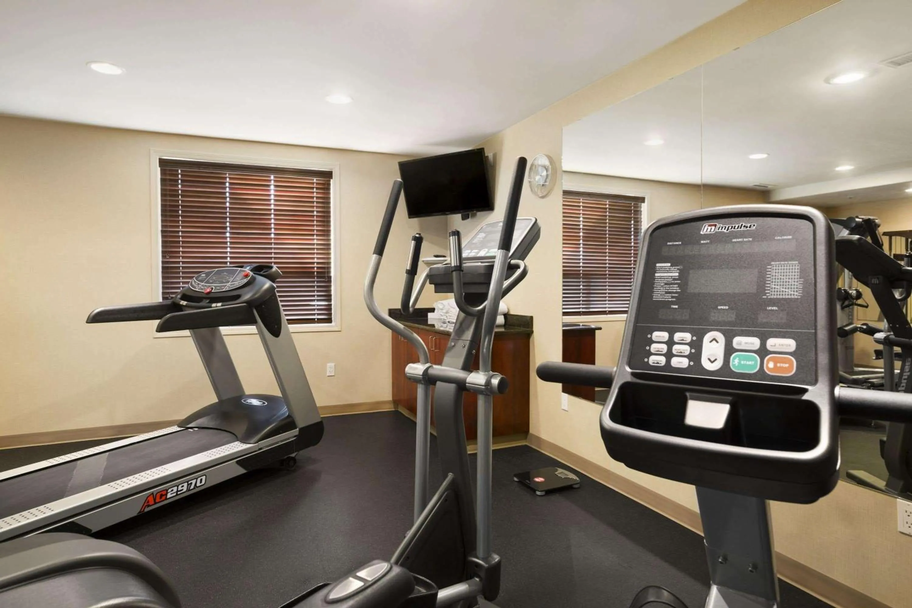 Fitness centre/facilities in Ramada by Wyndham Edson