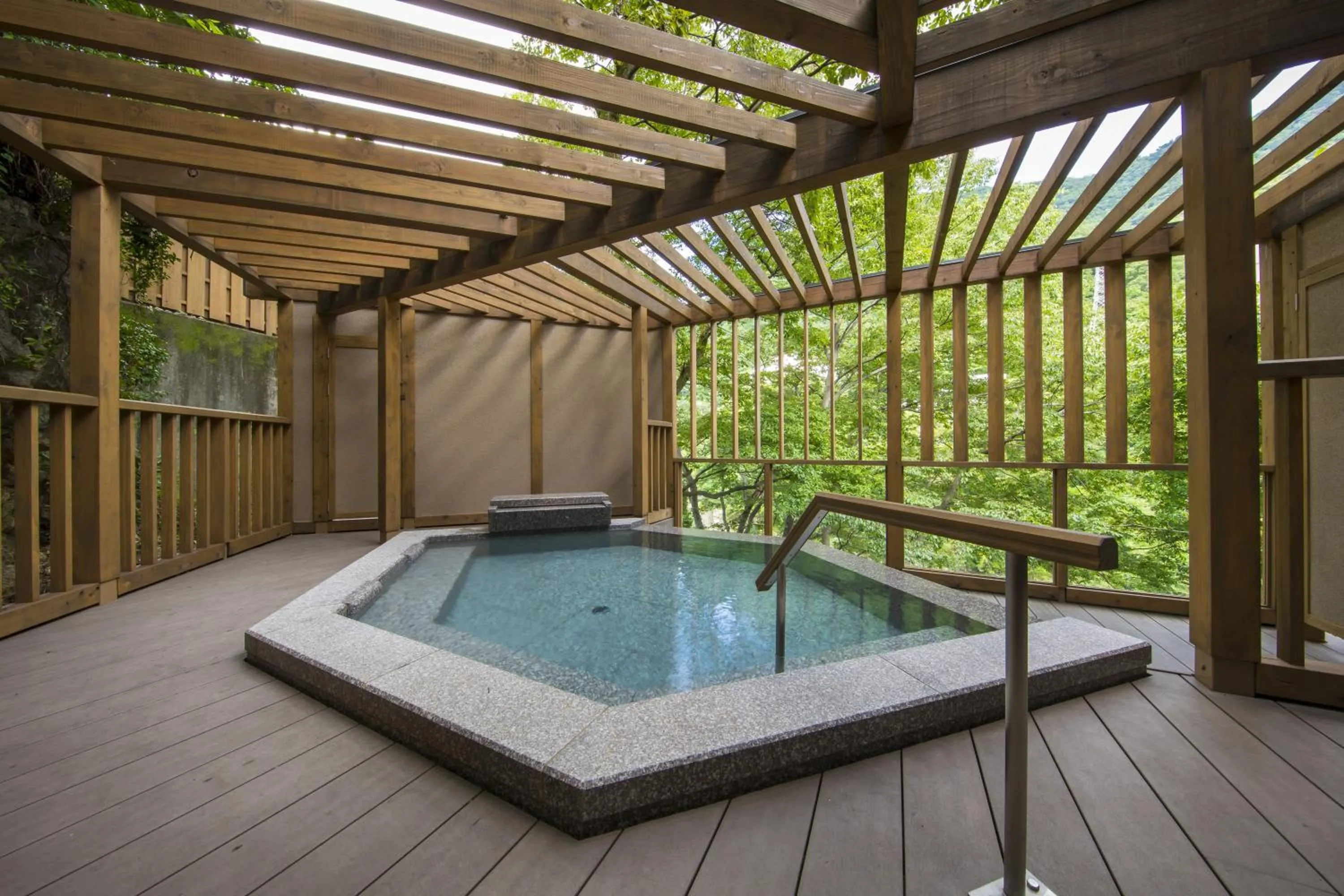 Hot Spring Bath in Hotel Shirakawa Yunokura