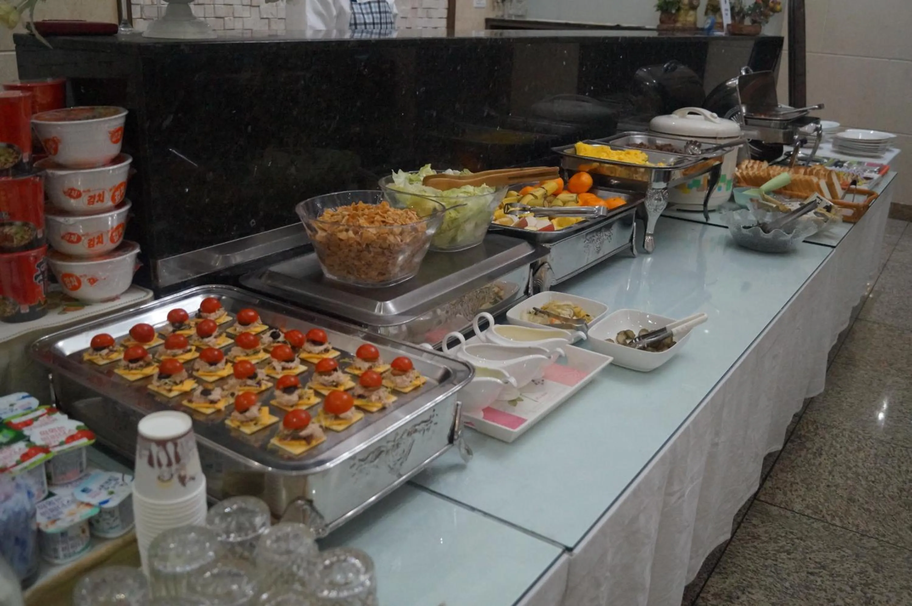 Restaurant/places to eat in Aura Hotel