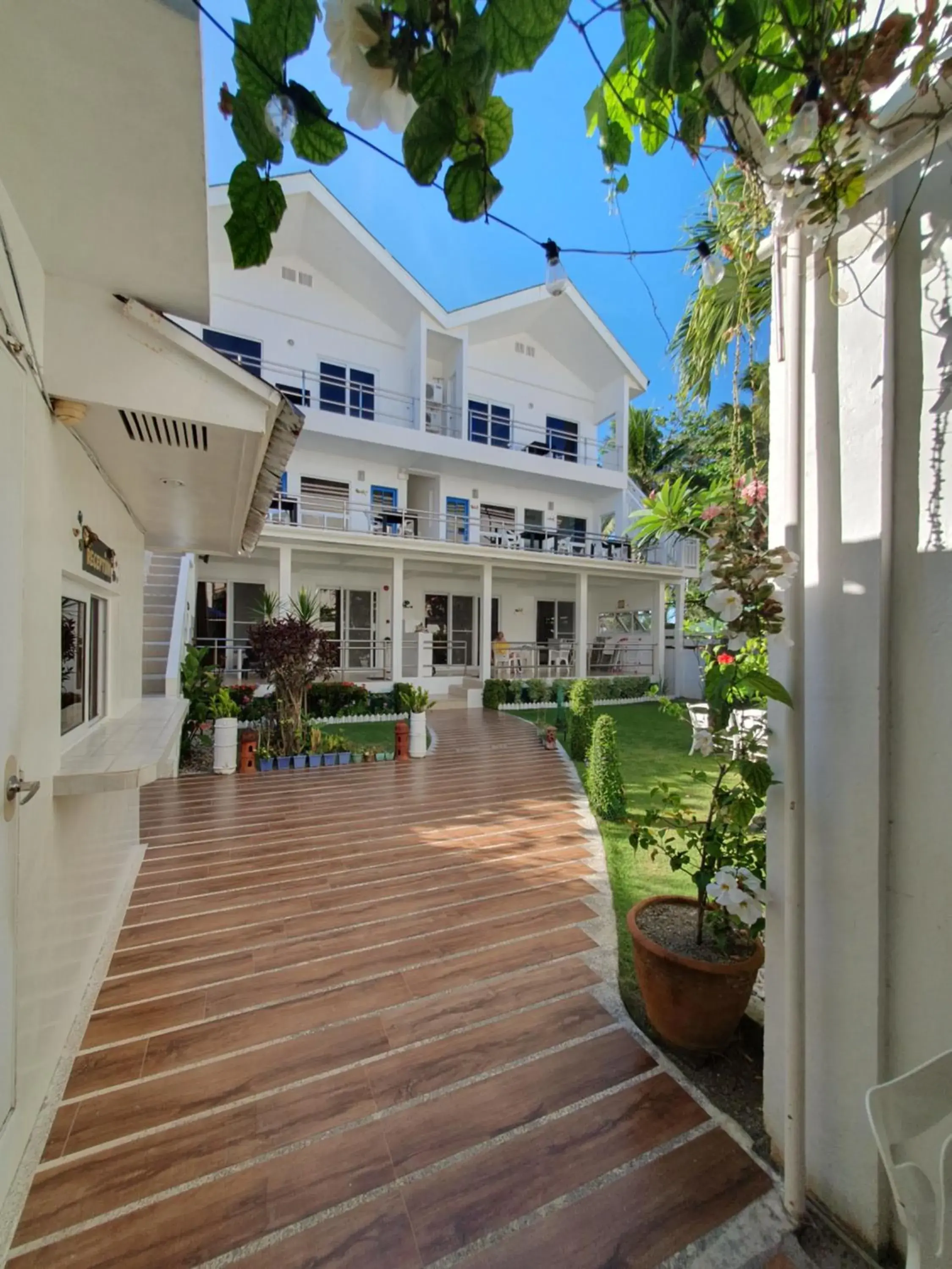 Property building in ClubBoracay Apartelle Property building in ClubBoracay Apartelle