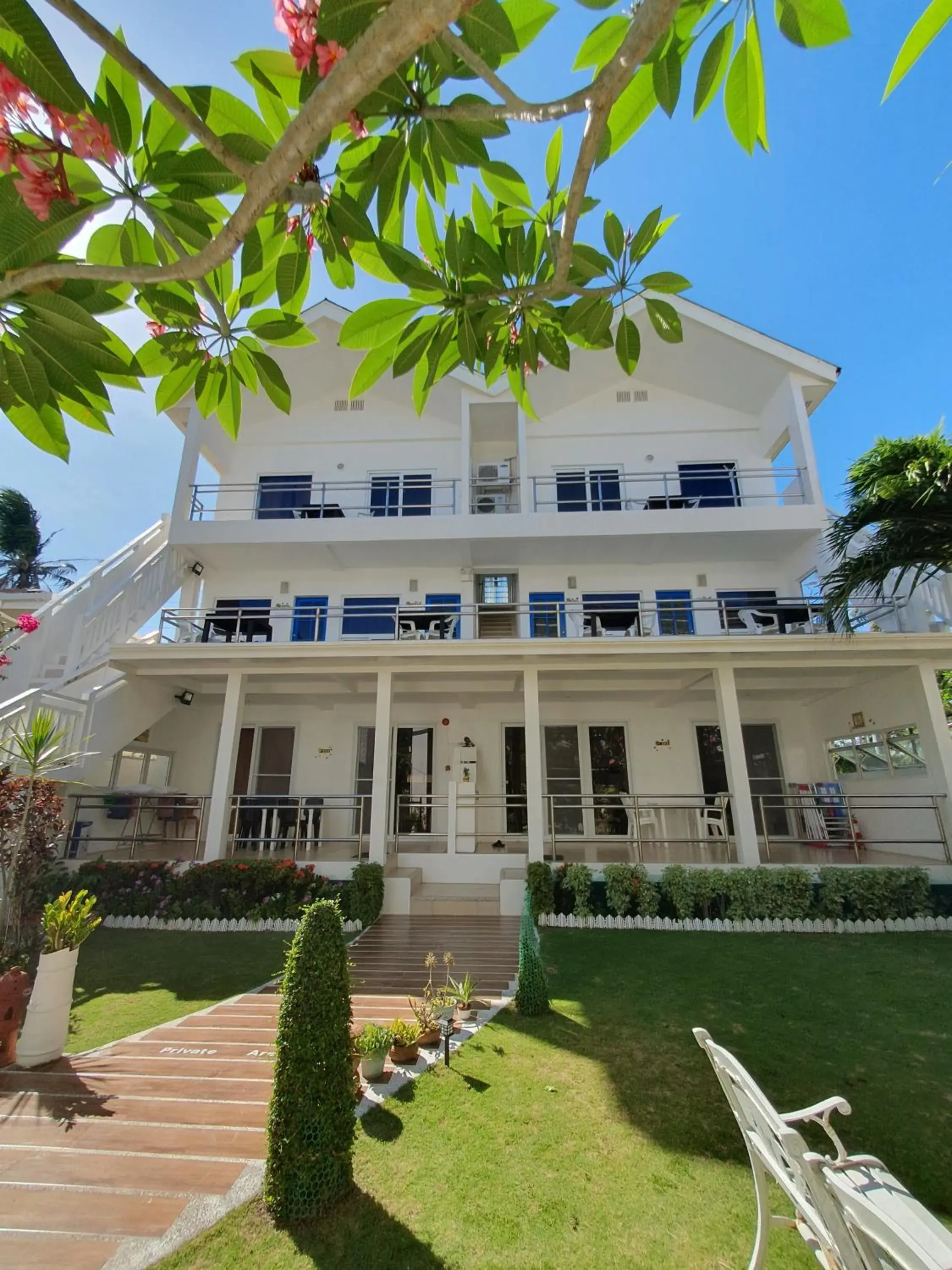 Property building in ClubBoracay Apartelle Property building in ClubBoracay Apartelle