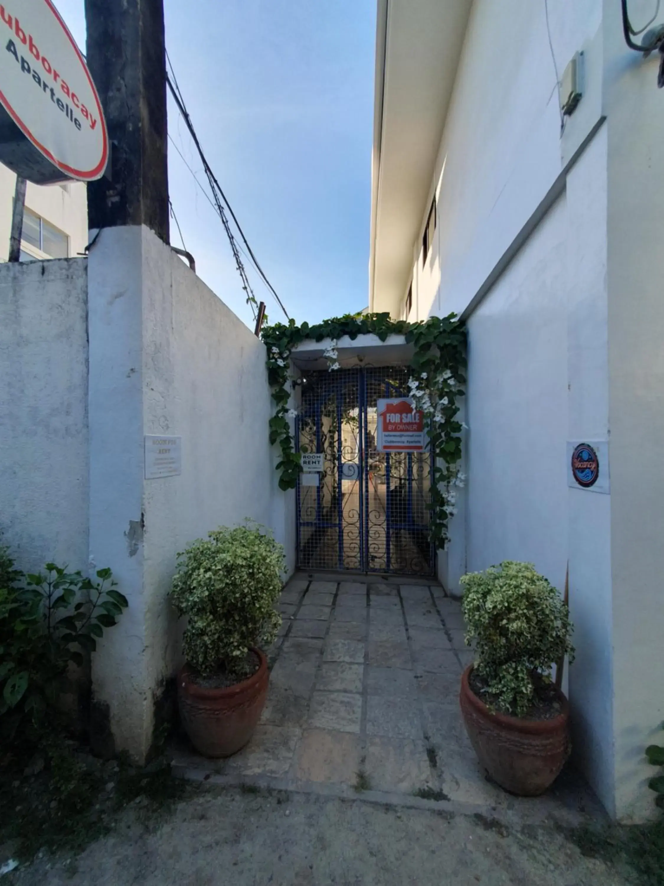 Property building in ClubBoracay Apartelle Property building in ClubBoracay Apartelle