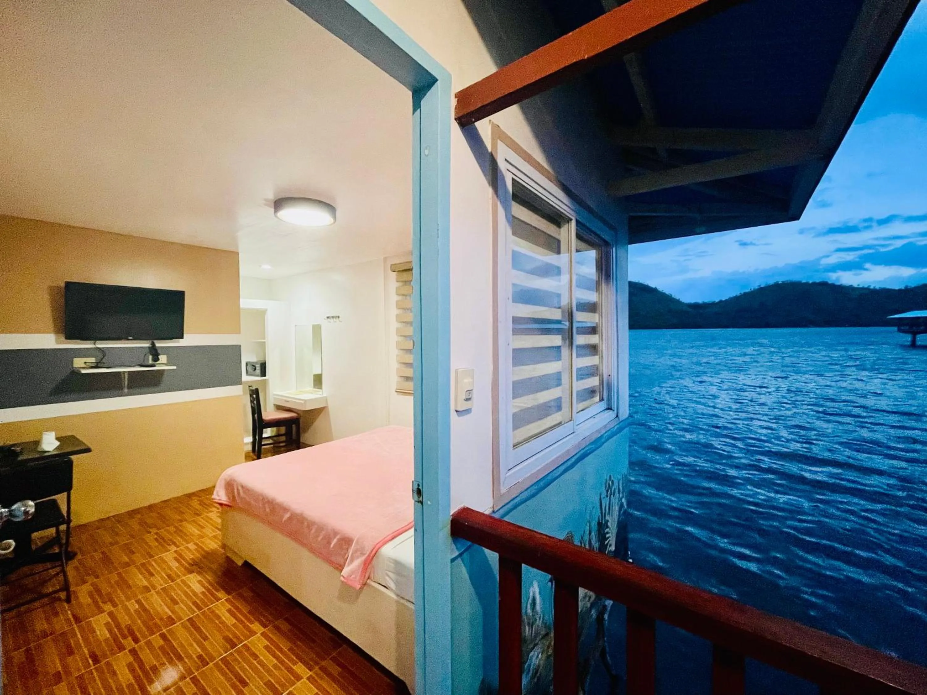 Bed in Coron Underwater Garden Resort