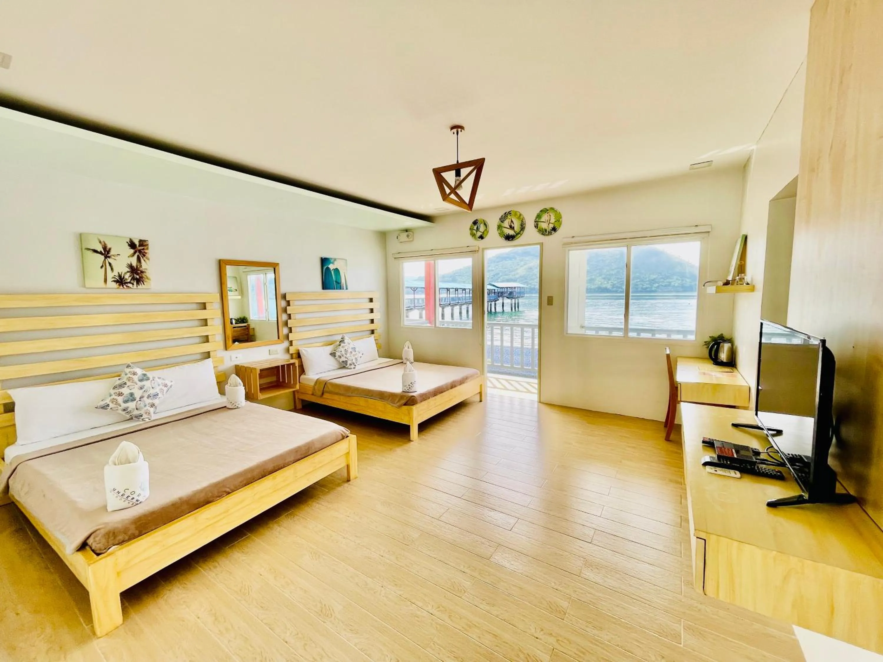 Bed in Coron Underwater Garden Resort