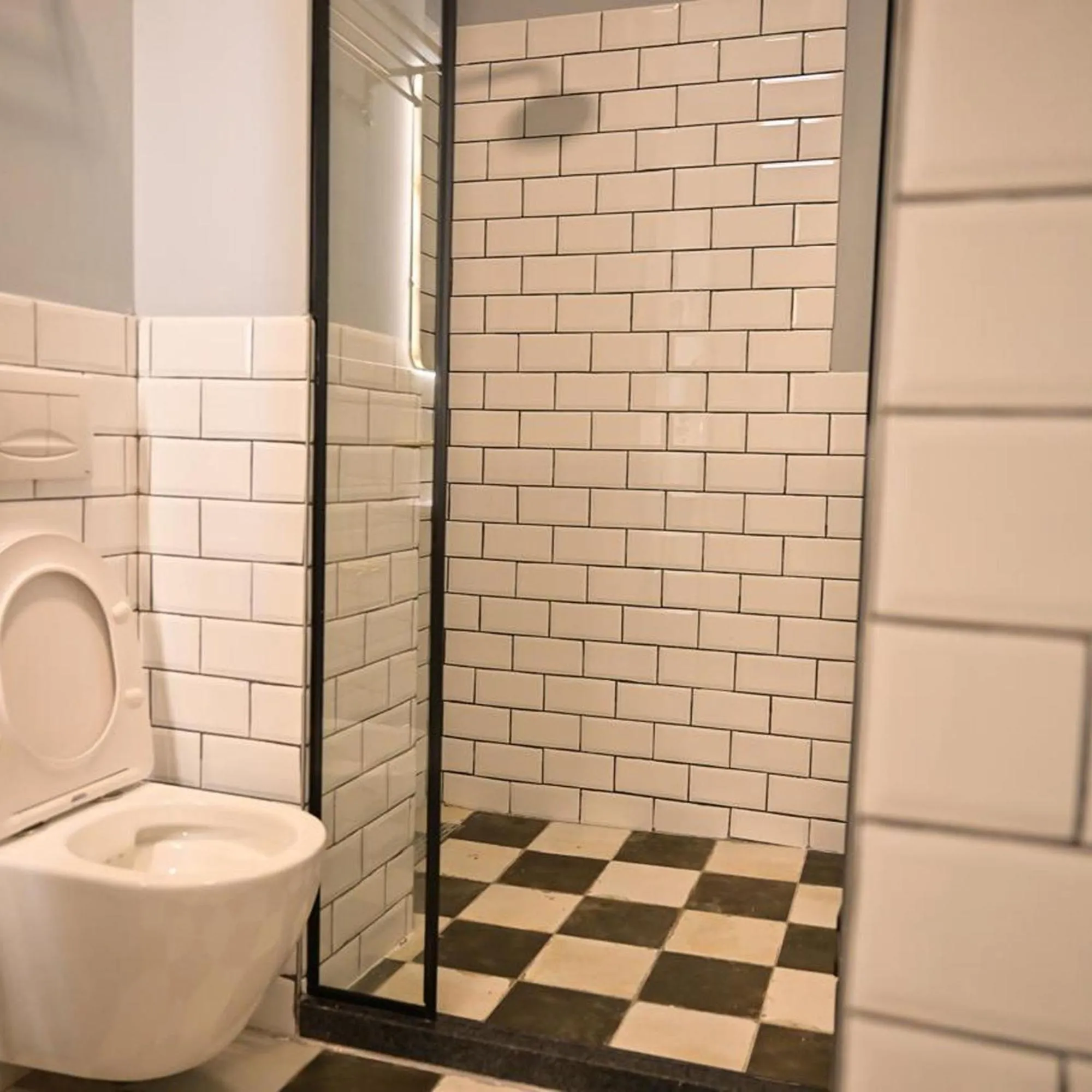 Shower in Bazaar Inn Hotel