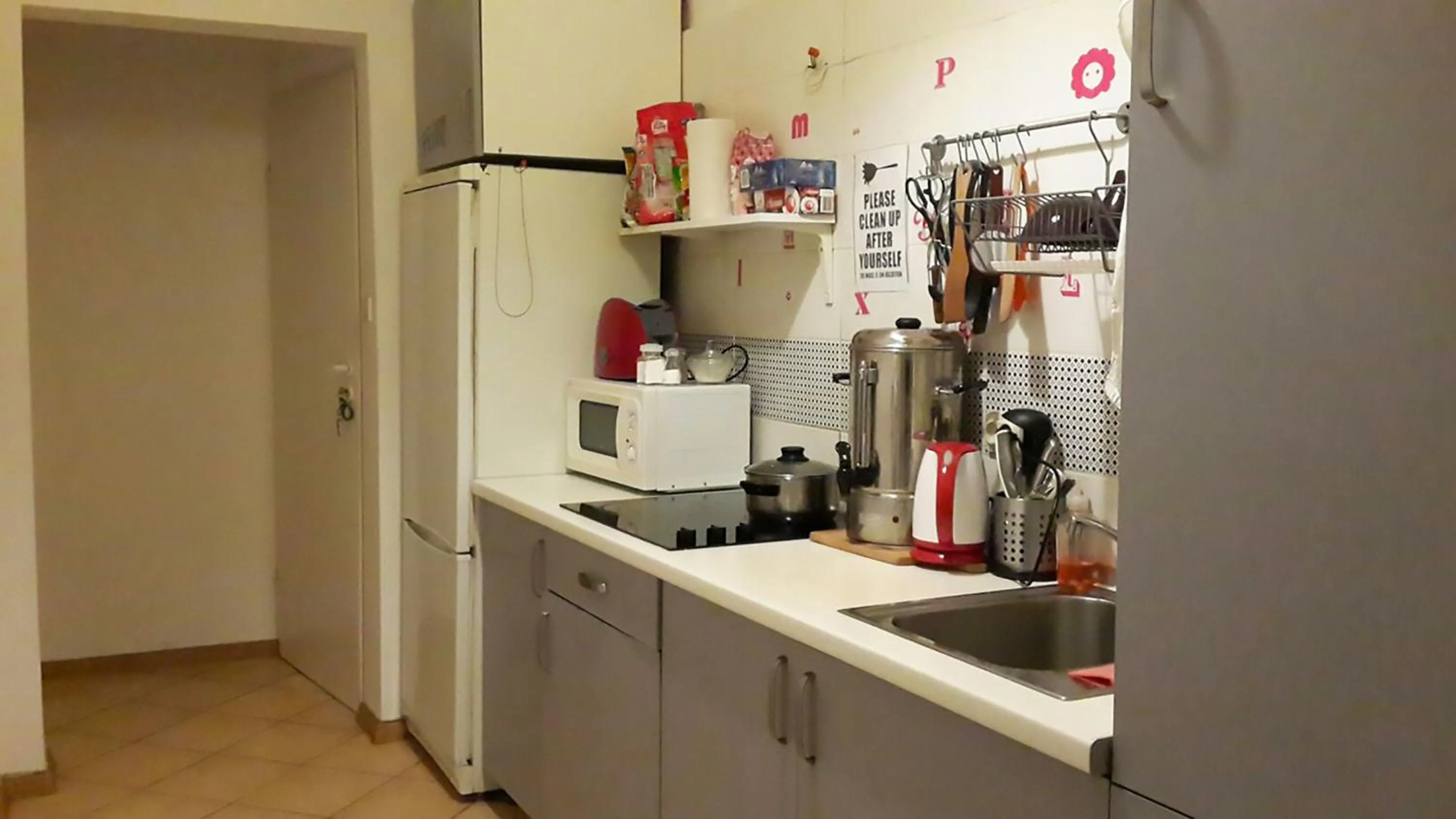 Communal kitchen in Art Hostel