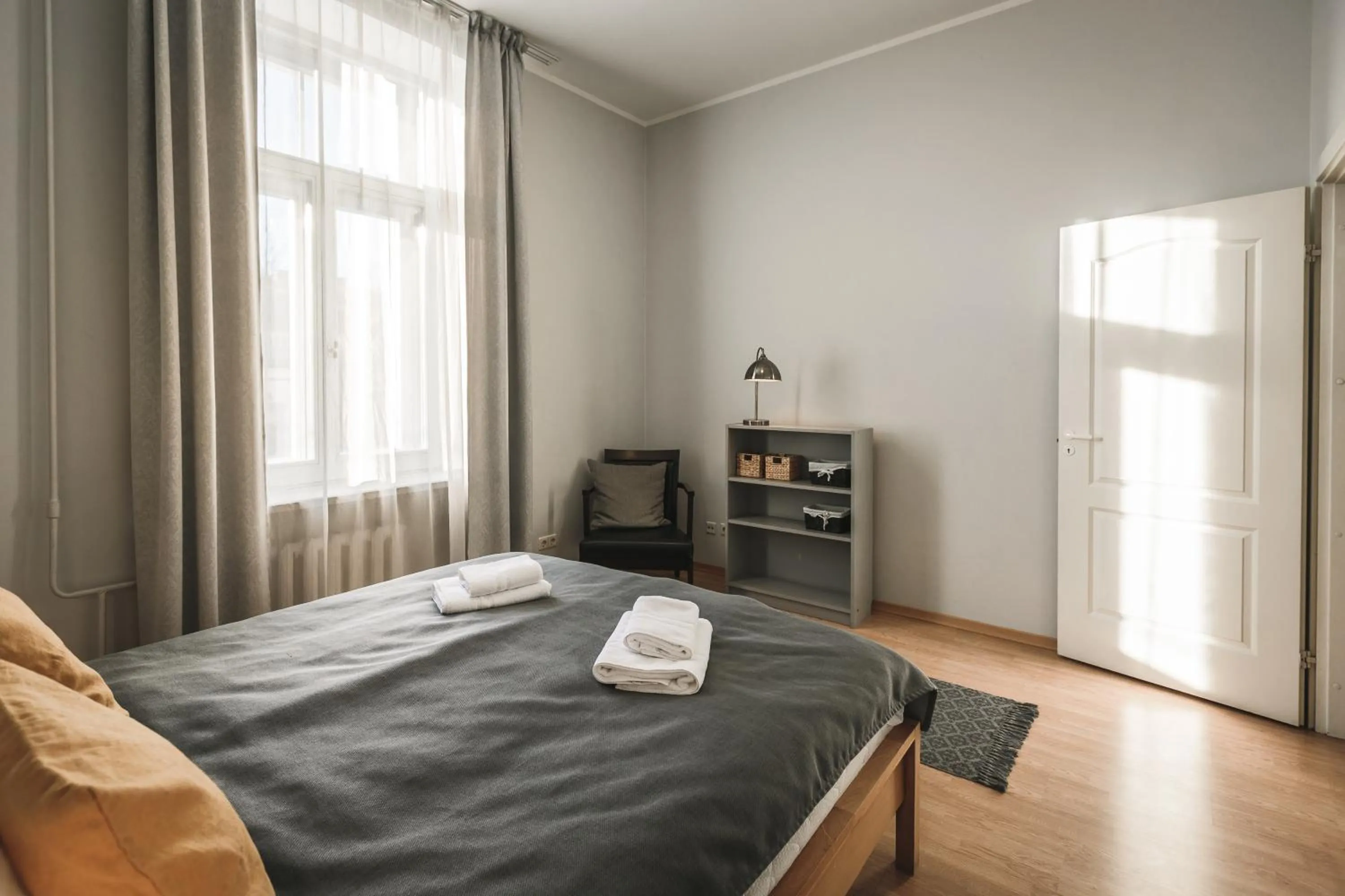 Bedroom, Bed in Bearsleys Downtown Apartments