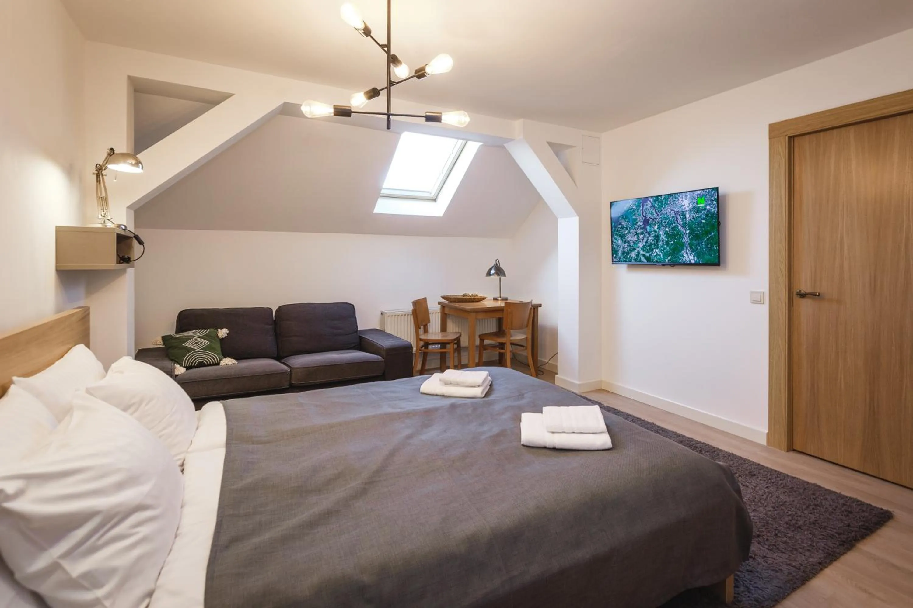 Bedroom, Bed in Bearsleys Downtown Apartments