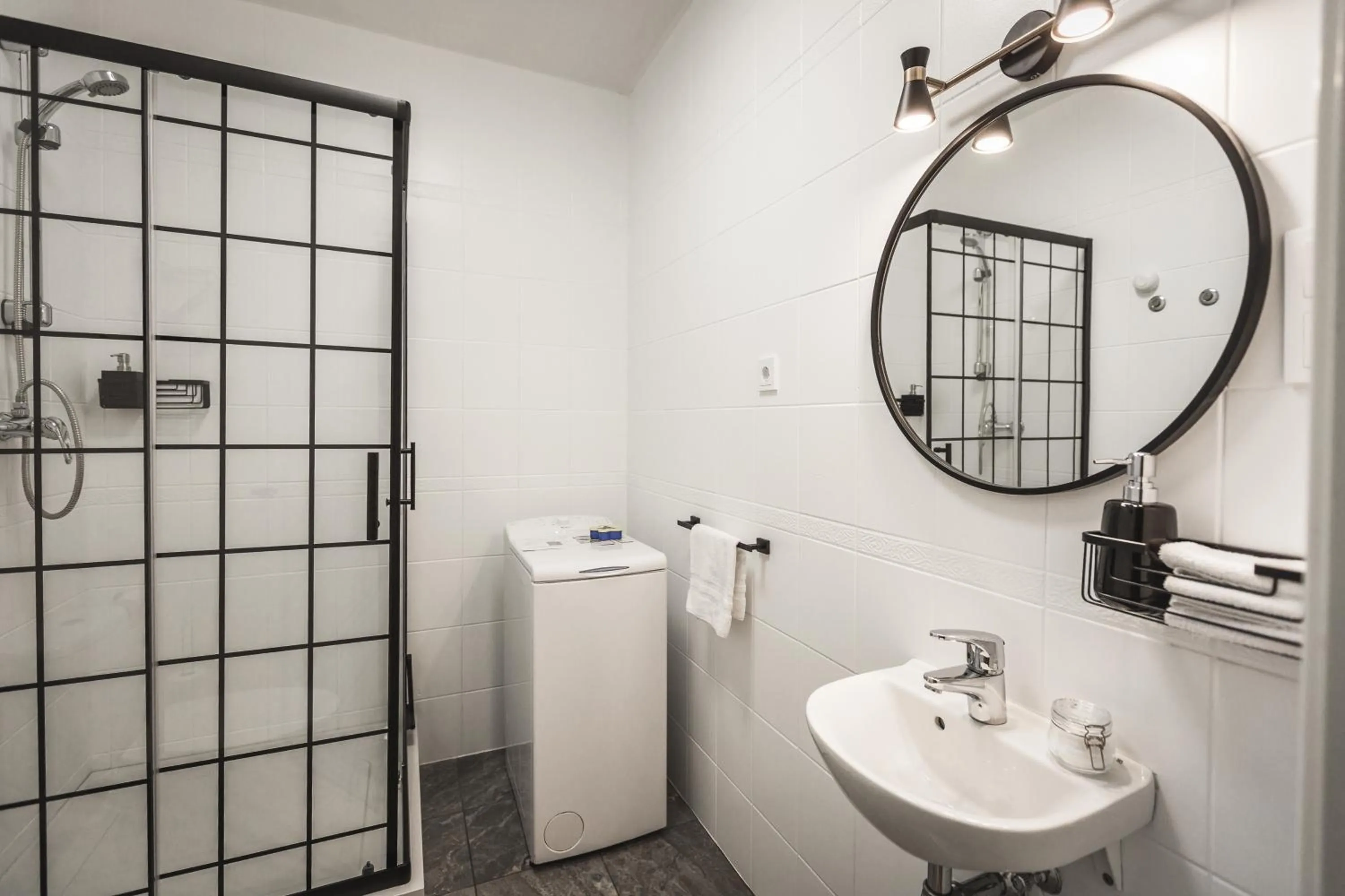 Shower in Bearsleys Downtown Apartments