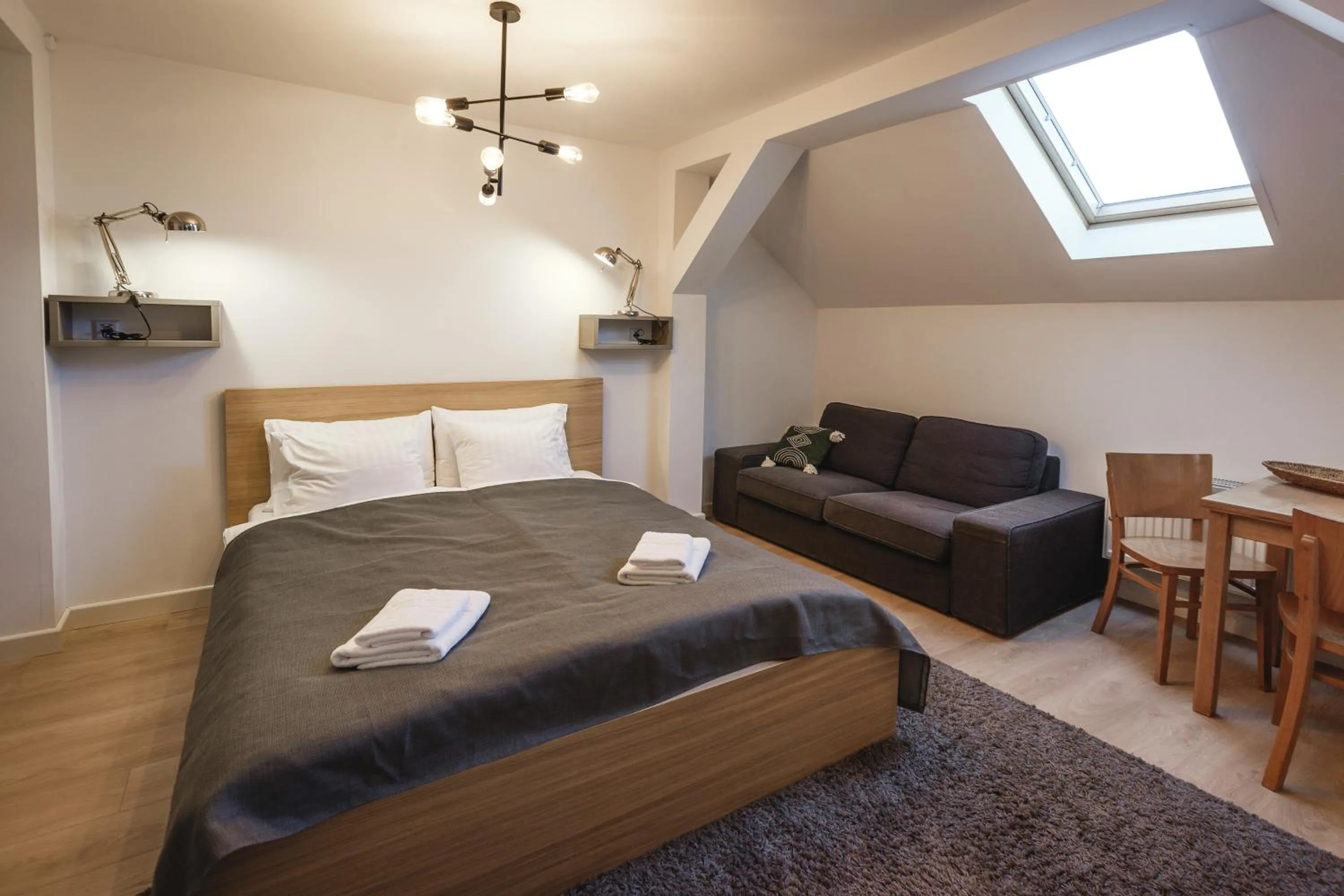 Bedroom, Bed in Bearsleys Downtown Apartments