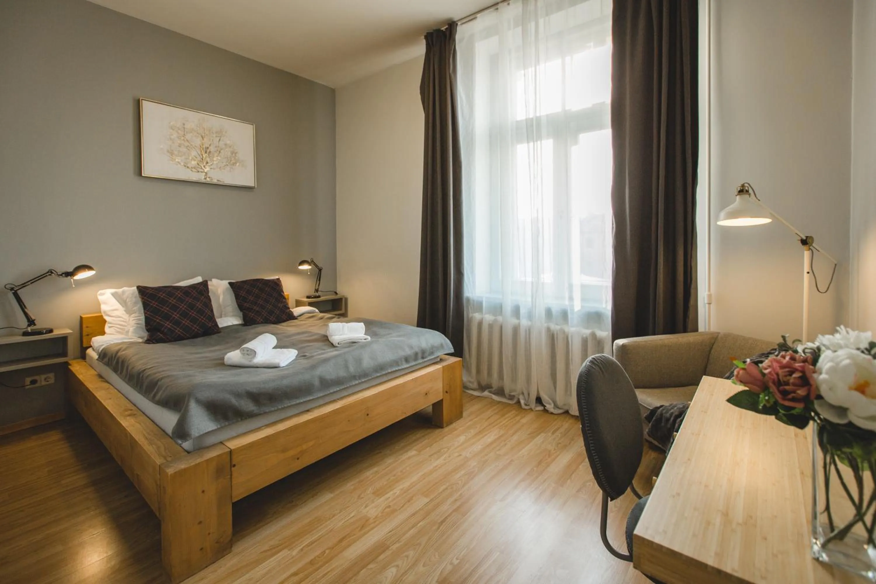 Bedroom, Bed in Bearsleys Downtown Apartments