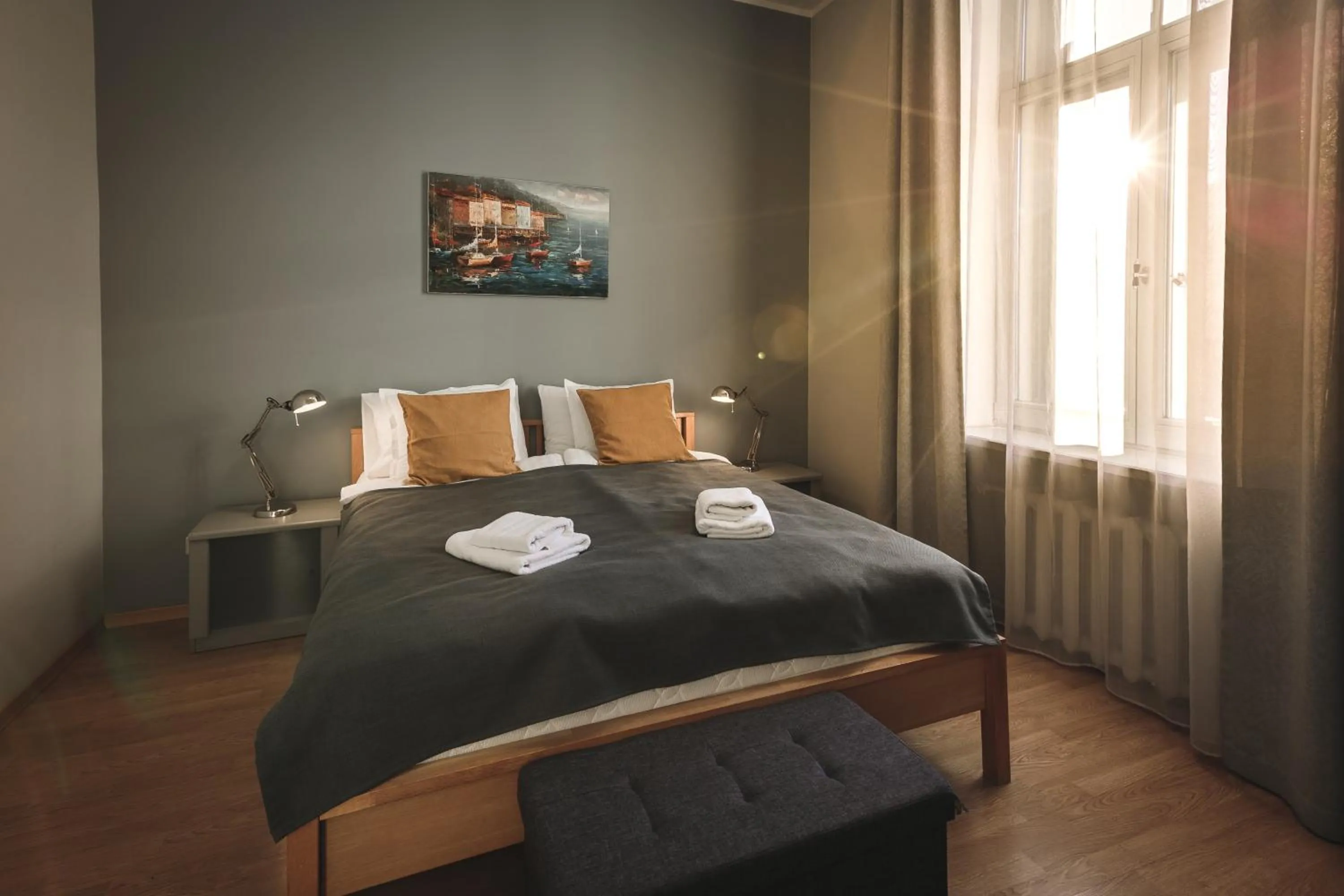 Bedroom, Bed in Bearsleys Downtown Apartments