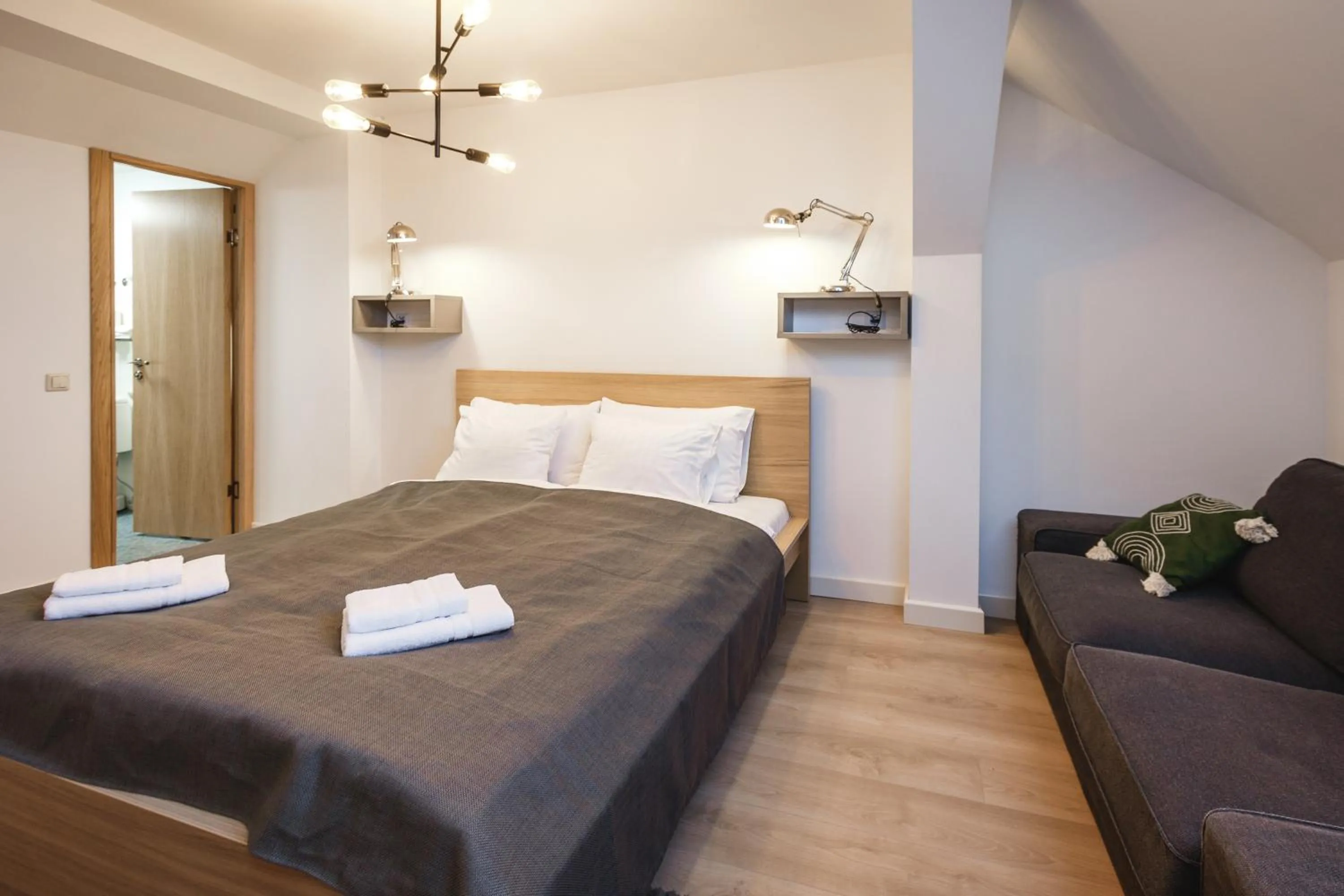 Bedroom, Bed in Bearsleys Downtown Apartments