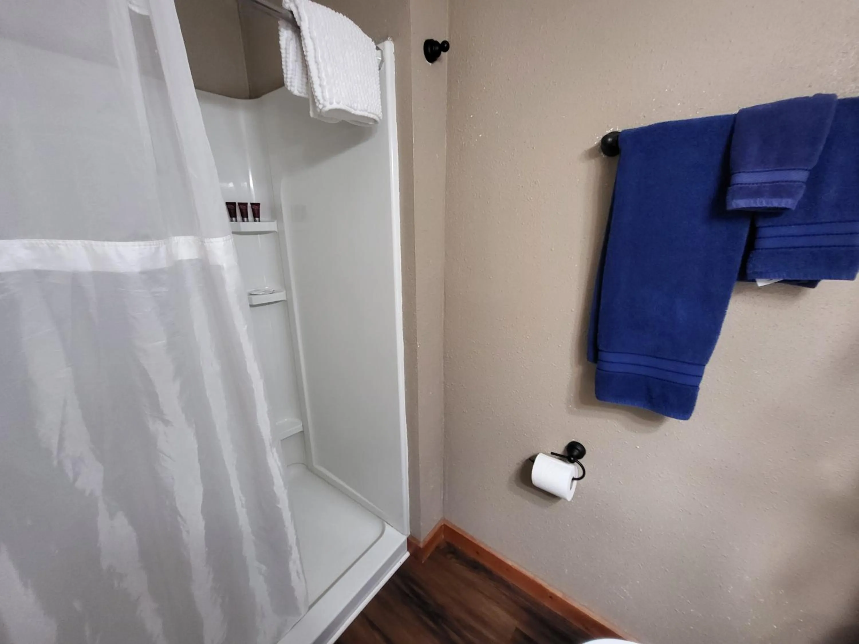 Bathroom in KJ's Inn and Suites By OYO Gettysburg US Hwy 212