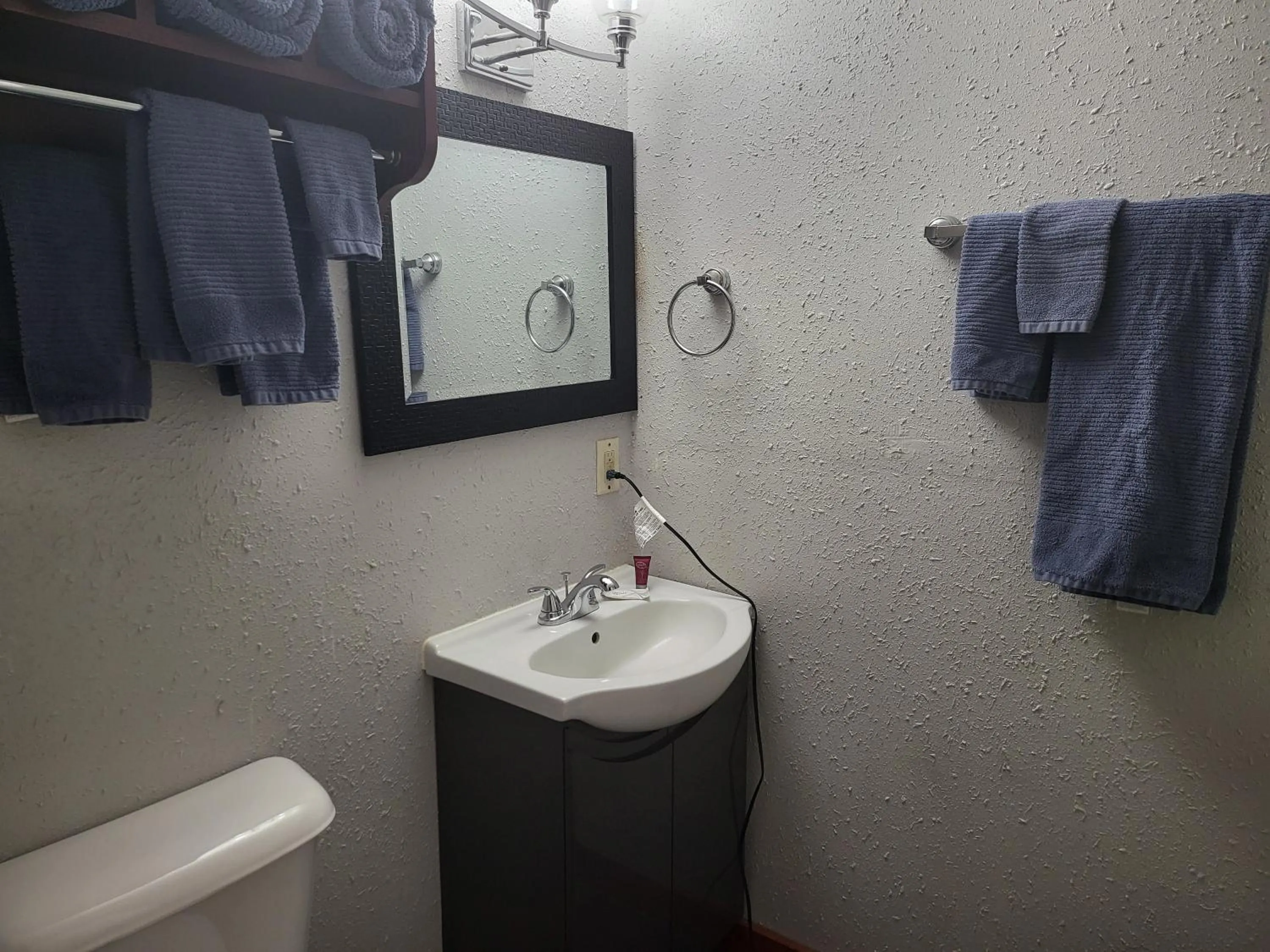 Bathroom in KJ's Inn and Suites By OYO Gettysburg US Hwy 212