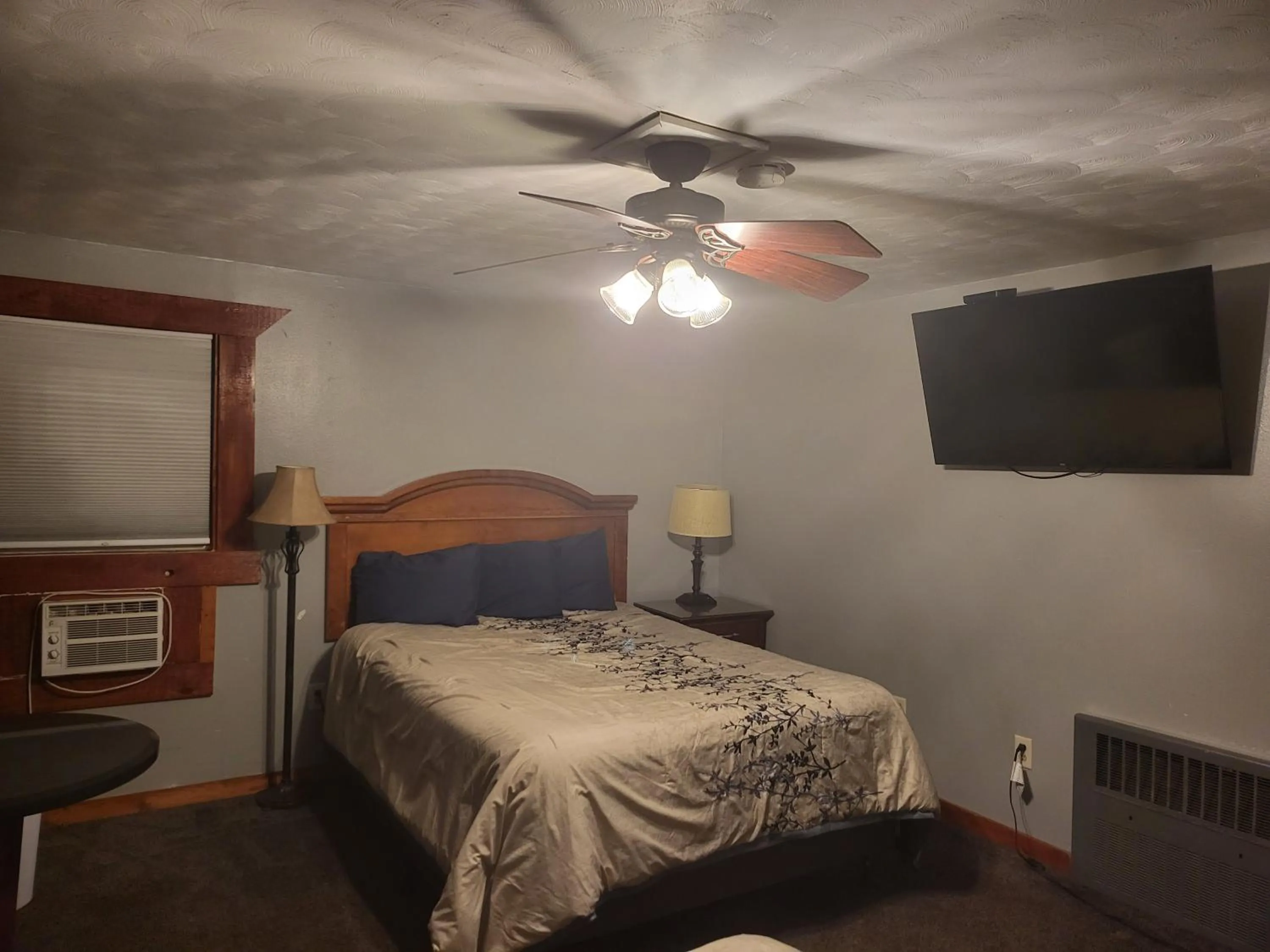 Bedroom, Bed in KJ's Inn and Suites By OYO Gettysburg US Hwy 212