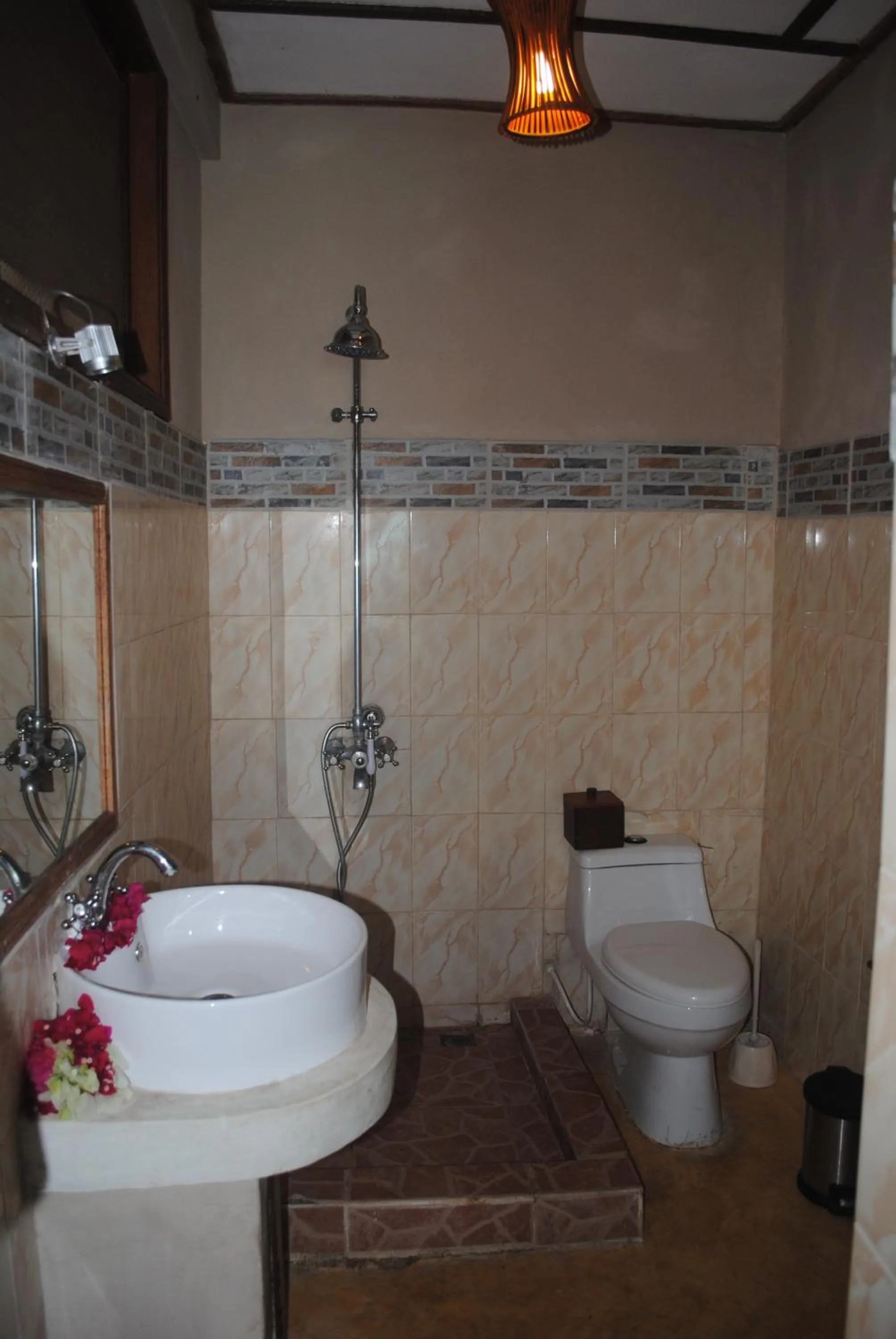 Bathroom in Seasons Lodge Zanzibar