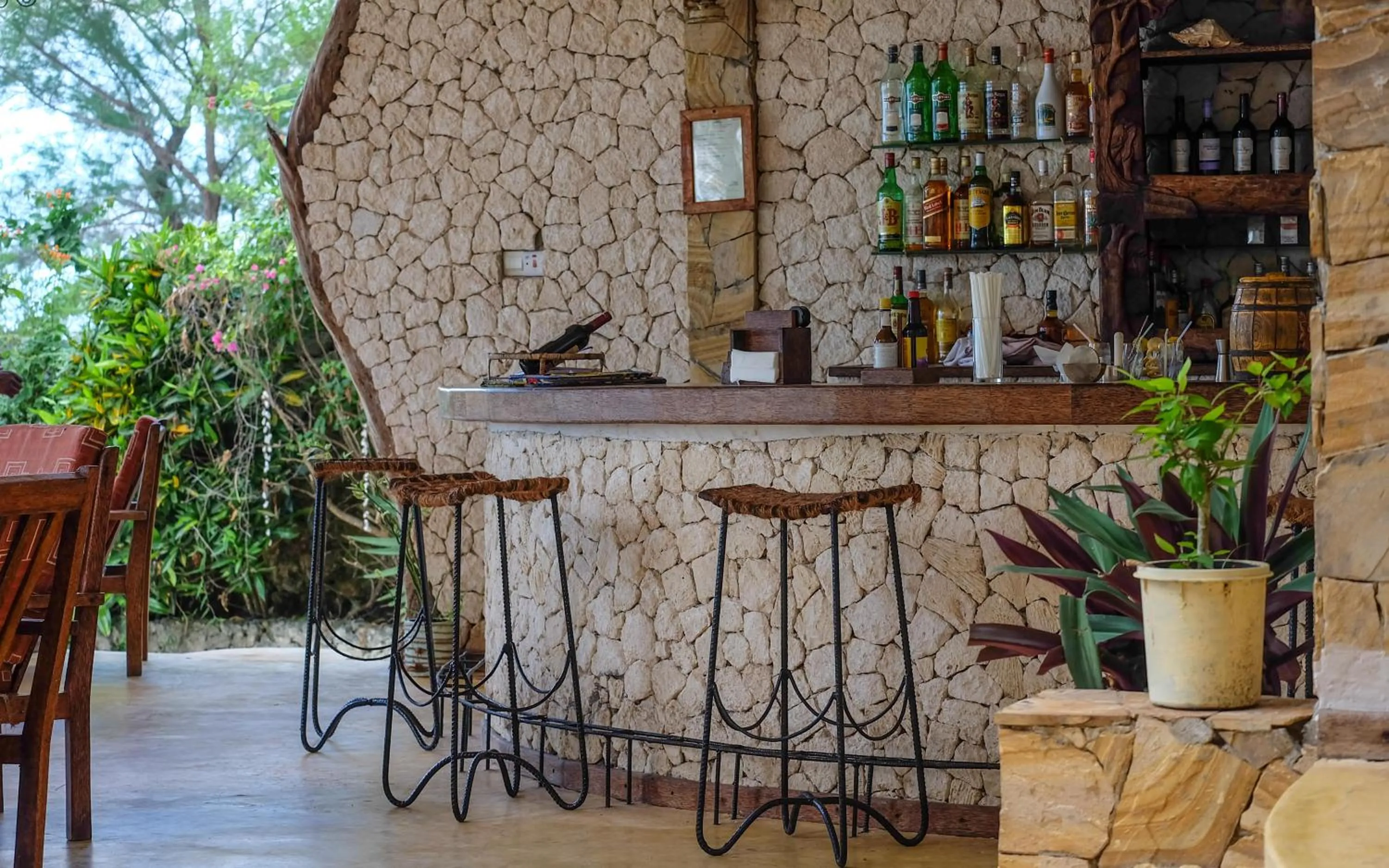 Lounge or bar in Seasons Lodge Zanzibar