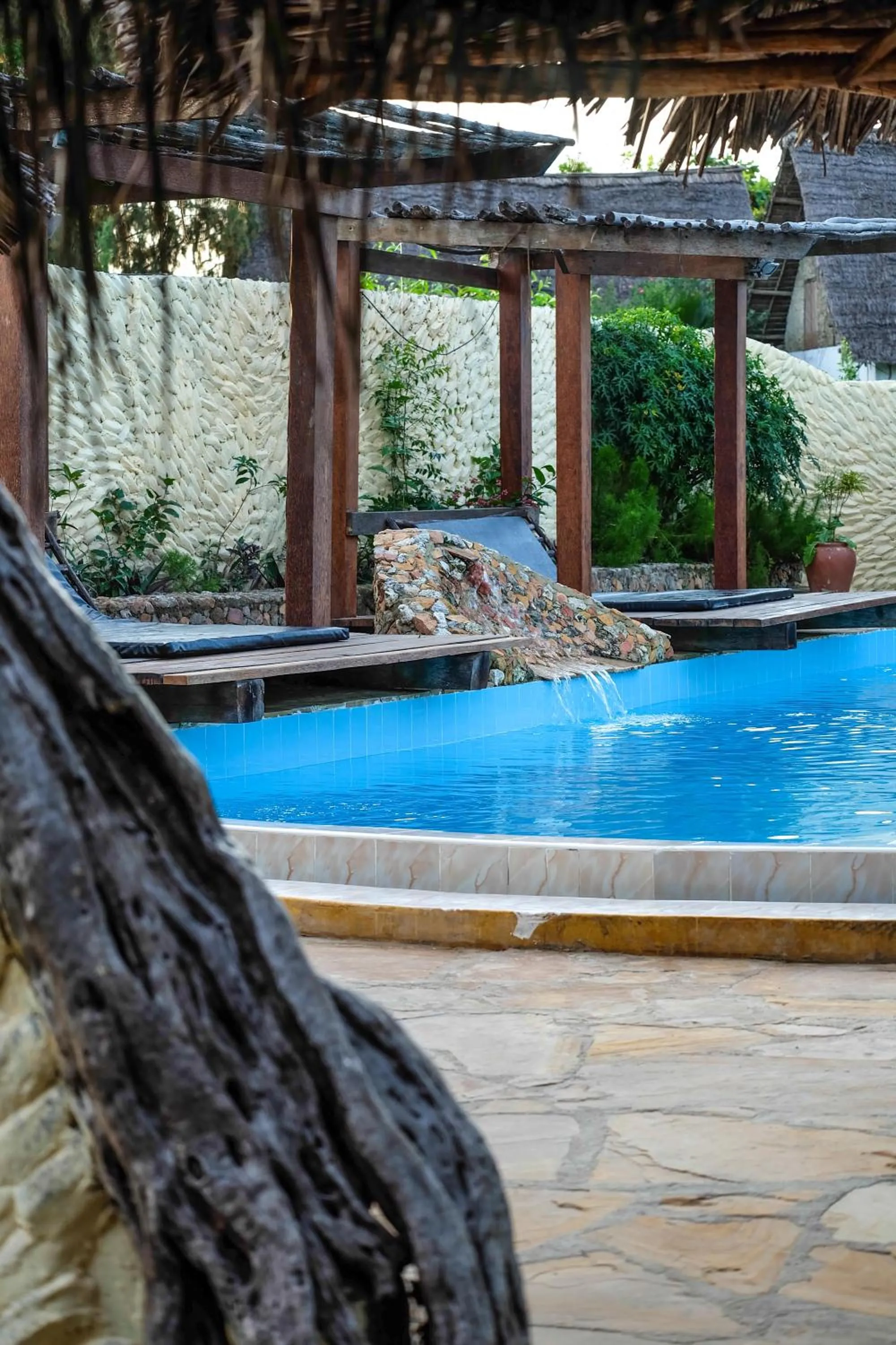 Swimming pool in Seasons Lodge Zanzibar